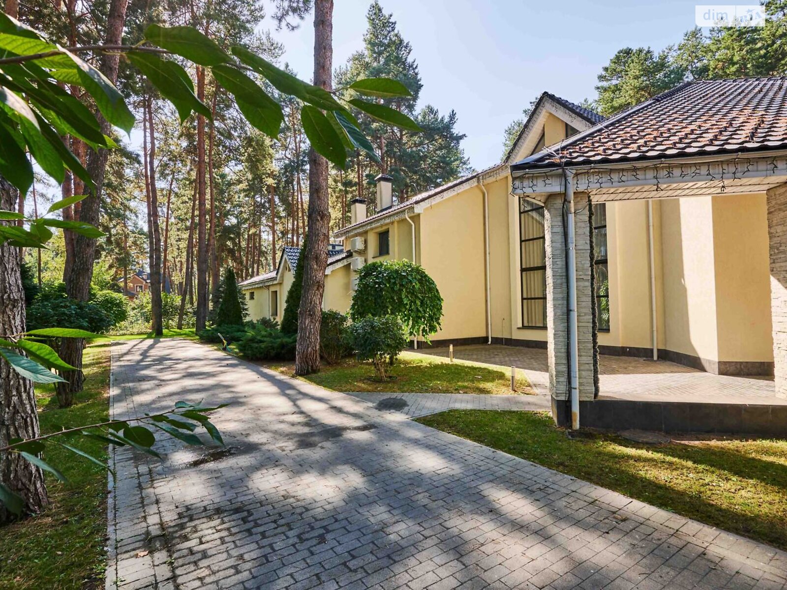 двухэтажный дом с гаражом, 700 кв. м, кирпич. Продажа в Романкове фото 1 двухэтажный дом с гаражом, 700 кв. м, кирпич. Продажа в Романкове фото 1