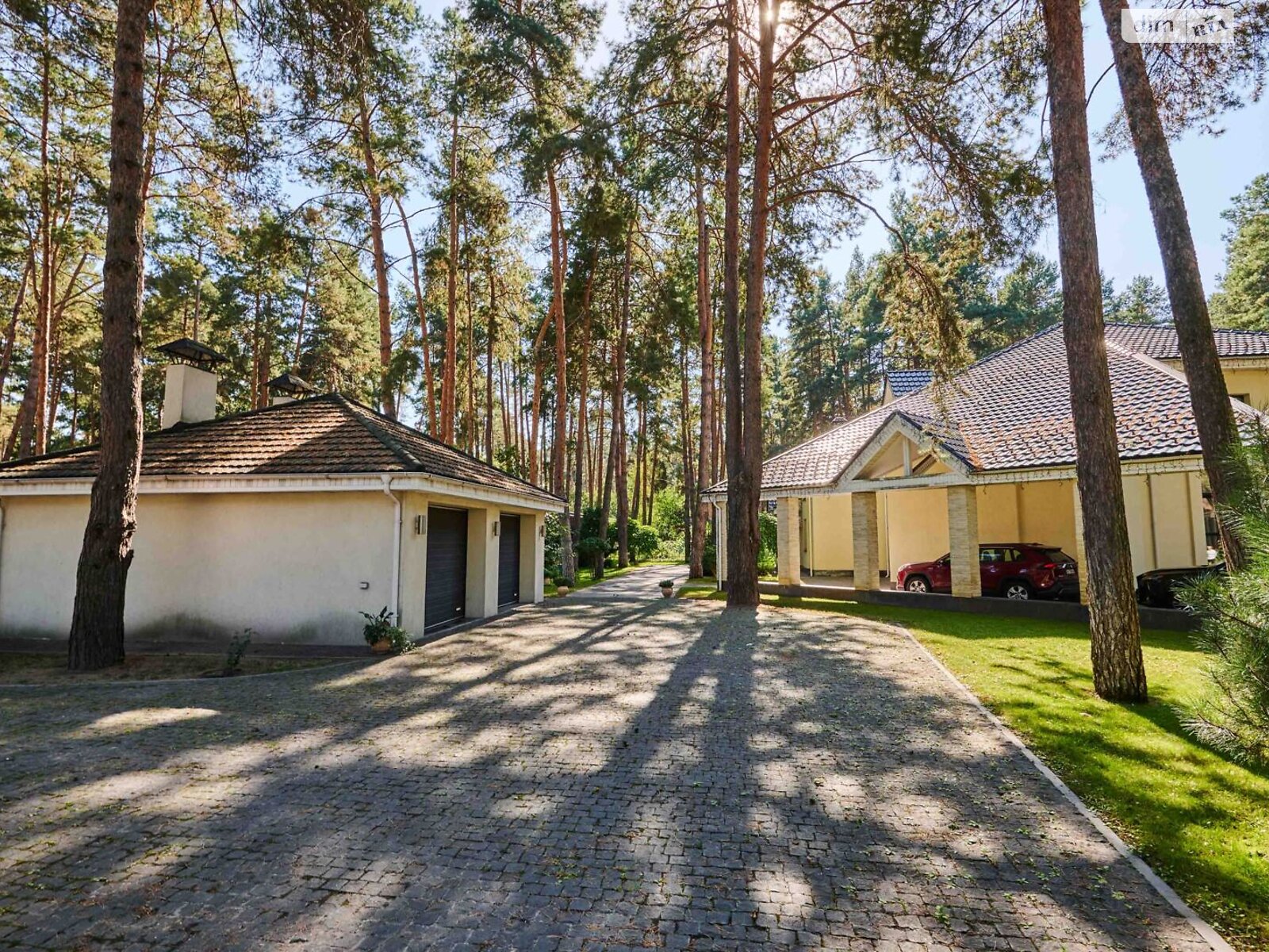 двухэтажный дом с гаражом, 700 кв. м, кирпич. Продажа в Романкове фото 1 двухэтажный дом с гаражом, 700 кв. м, кирпич. Продажа в Романкове фото 1