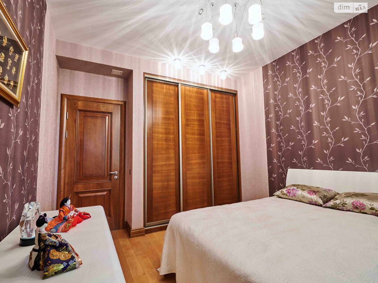 двухэтажный дом с гаражом, 700 кв. м, кирпич. Продажа в Романкове фото 1 двухэтажный дом с гаражом, 700 кв. м, кирпич. Продажа в Романкове фото 1