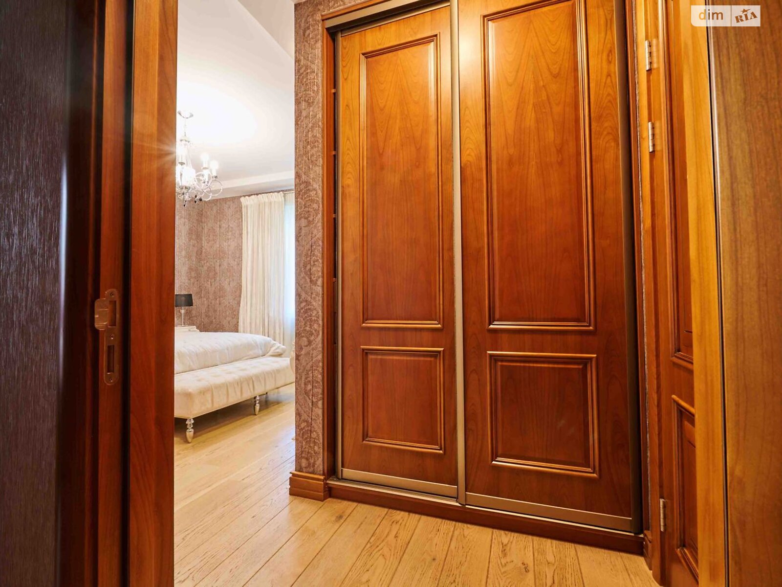 двухэтажный дом с гаражом, 700 кв. м, кирпич. Продажа в Романкове фото 1 двухэтажный дом с гаражом, 700 кв. м, кирпич. Продажа в Романкове фото 1