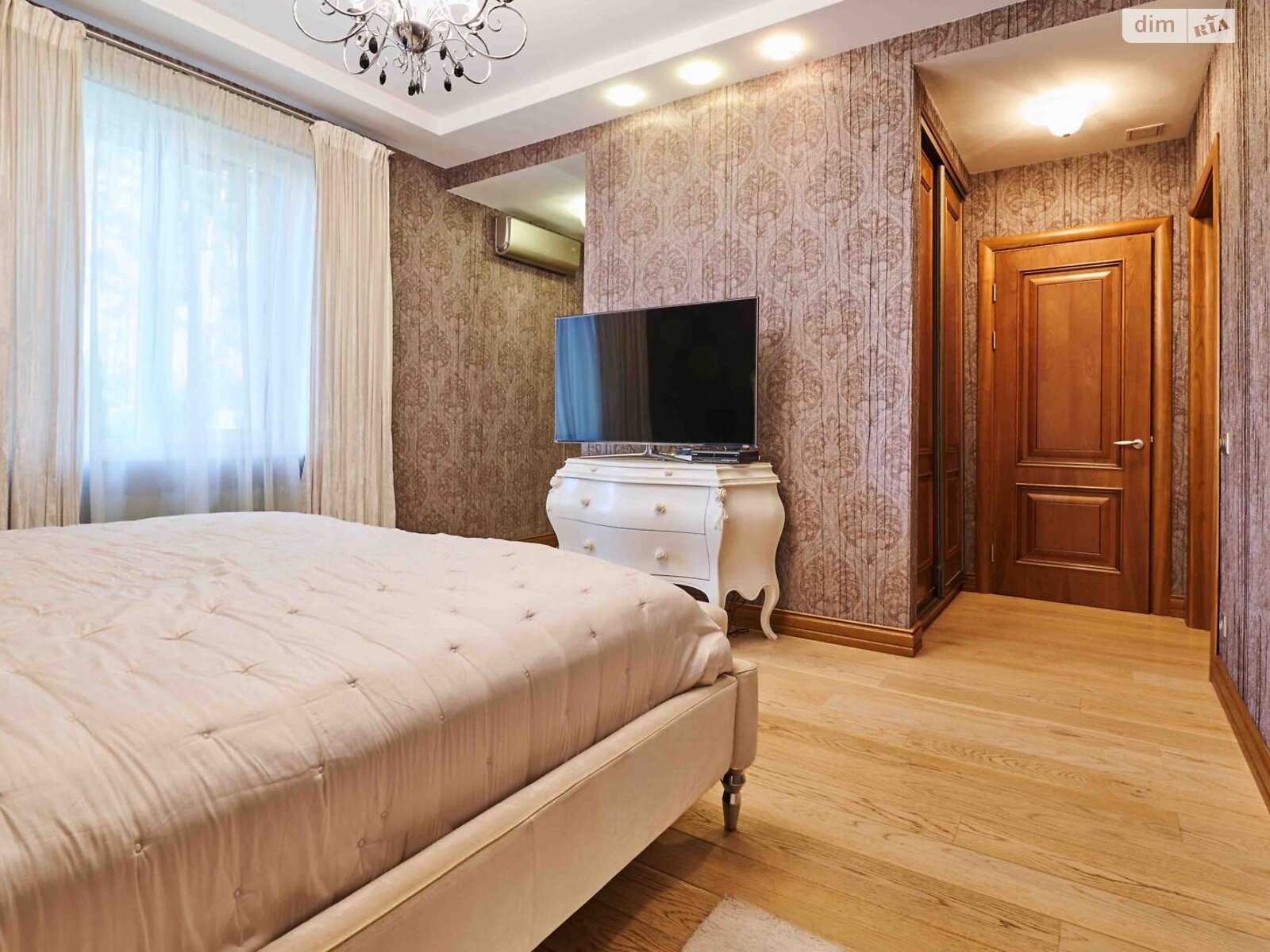 двухэтажный дом с гаражом, 700 кв. м, кирпич. Продажа в Романкове фото 1 двухэтажный дом с гаражом, 700 кв. м, кирпич. Продажа в Романкове фото 1