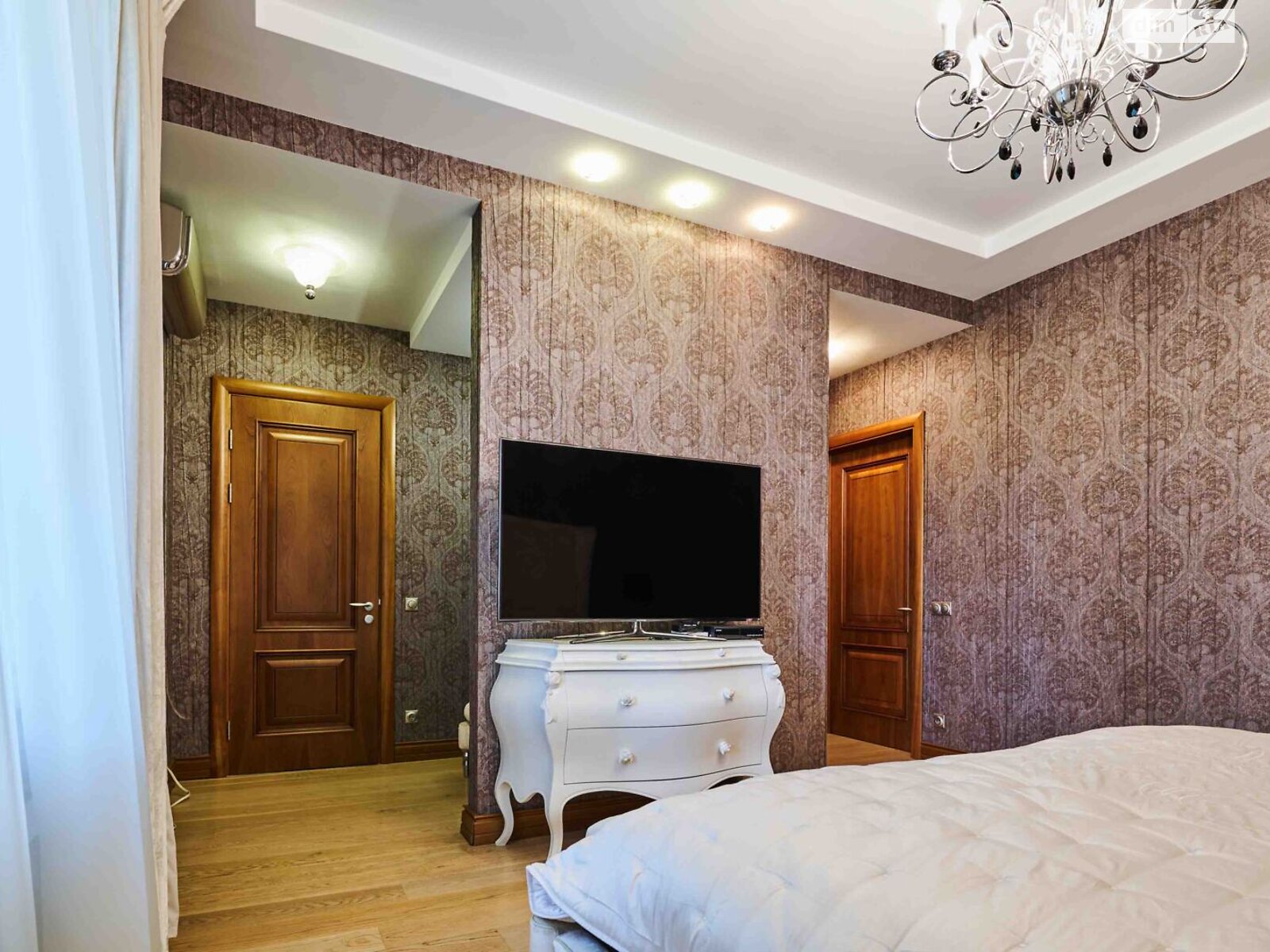 двухэтажный дом с гаражом, 700 кв. м, кирпич. Продажа в Романкове фото 1 двухэтажный дом с гаражом, 700 кв. м, кирпич. Продажа в Романкове фото 1