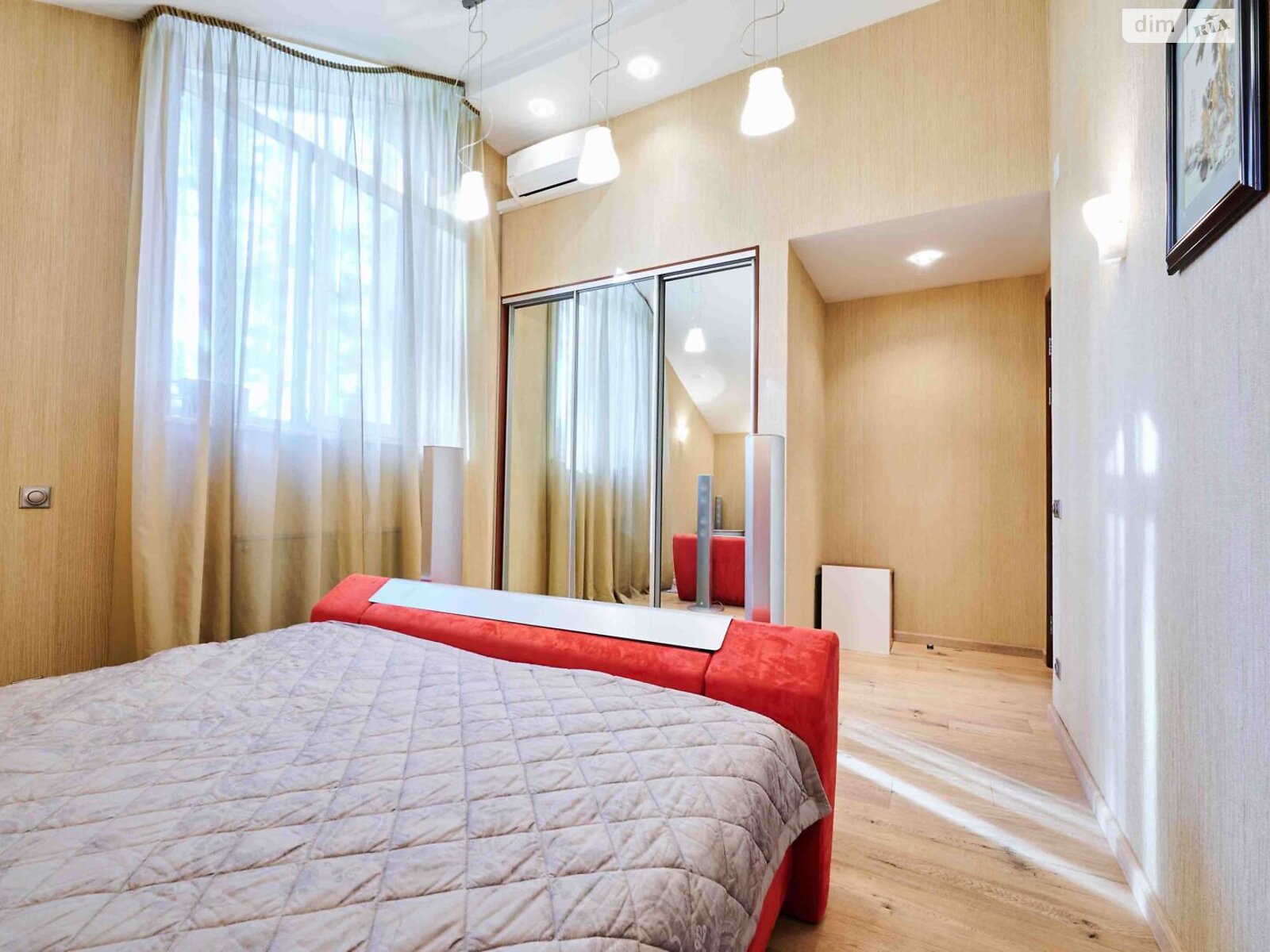 двухэтажный дом с гаражом, 700 кв. м, кирпич. Продажа в Романкове фото 1 двухэтажный дом с гаражом, 700 кв. м, кирпич. Продажа в Романкове фото 1