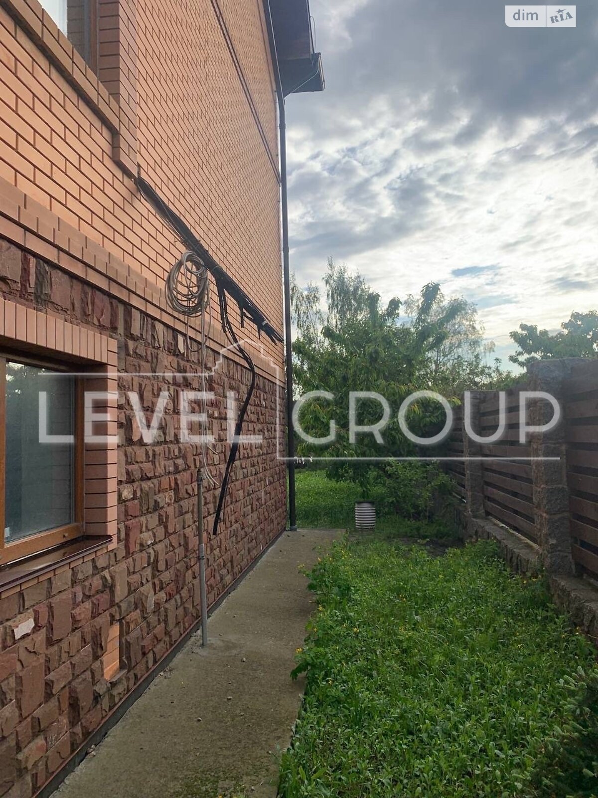 двоповерховий будинок з гаражем, 457 кв. м, цегла. Продаж у Романкові фото 1 двоповерховий будинок з гаражем, 457 кв. м, цегла. Продаж у Романкові фото 1