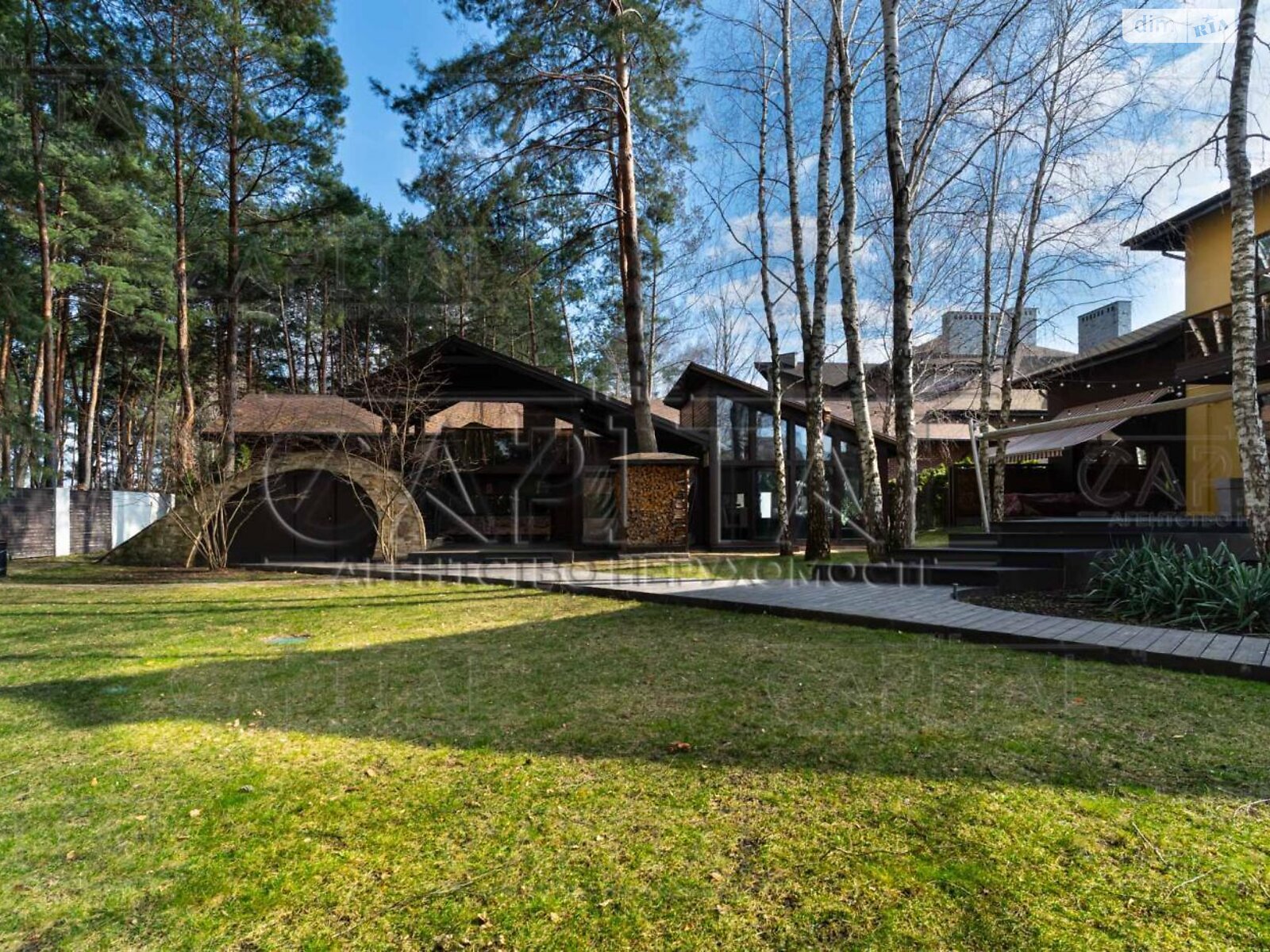 двоповерховий будинок з балконом, 750 кв. м, цегла. Продаж у Романкові фото 1 двоповерховий будинок з балконом, 750 кв. м, цегла. Продаж у Романкові фото 1
