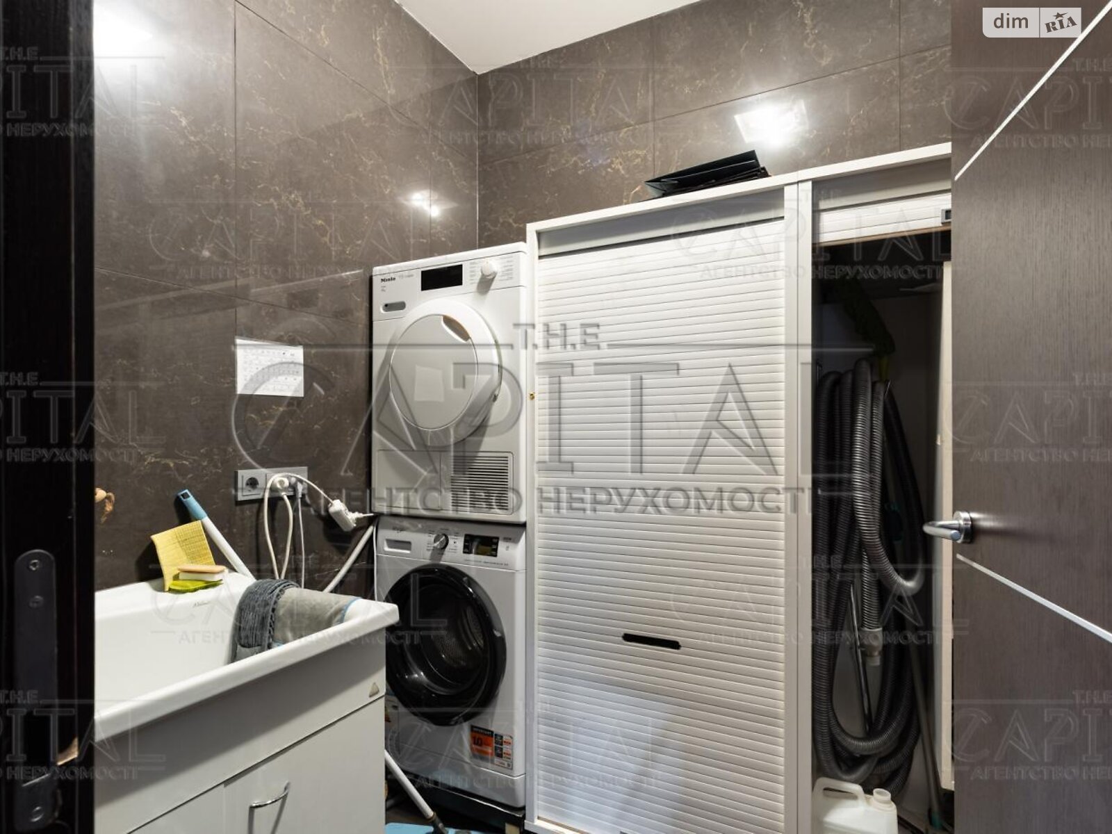 двоповерховий будинок з балконом, 750 кв. м, цегла. Продаж у Романкові фото 1 двоповерховий будинок з балконом, 750 кв. м, цегла. Продаж у Романкові фото 1