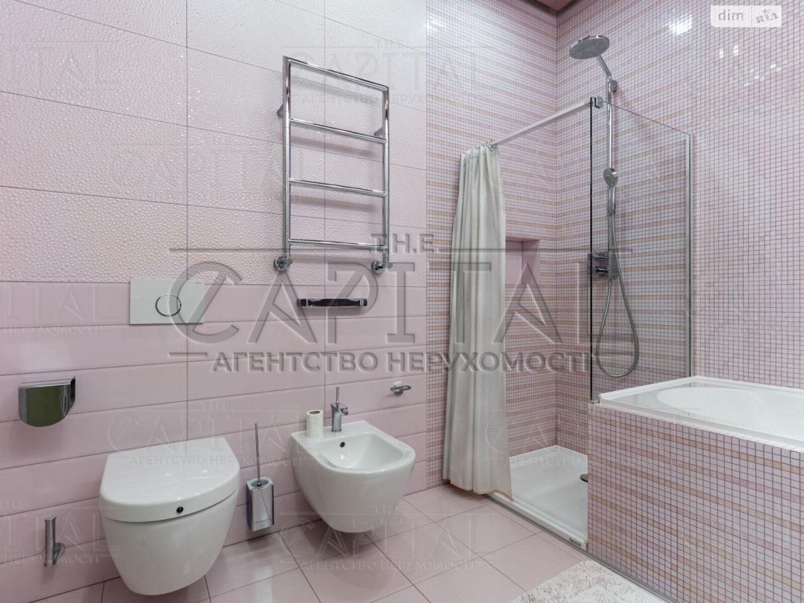 двоповерховий будинок з балконом, 750 кв. м, цегла. Продаж у Романкові фото 1 двоповерховий будинок з балконом, 750 кв. м, цегла. Продаж у Романкові фото 1