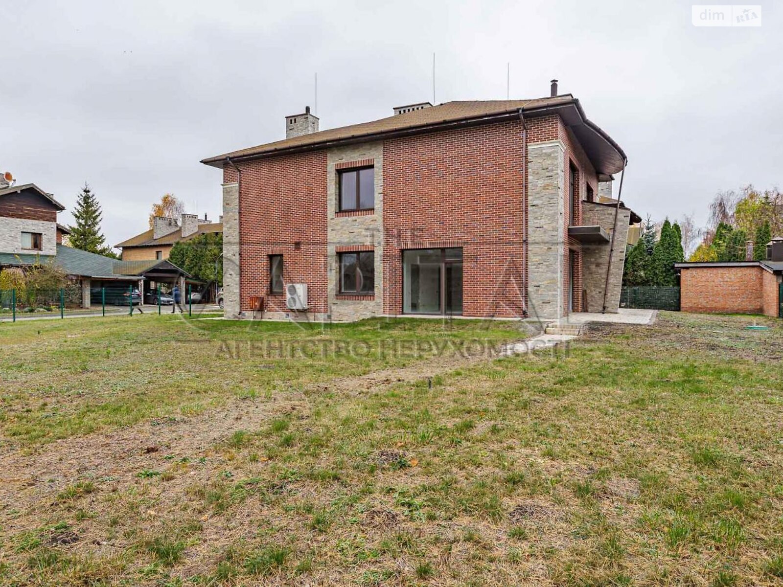 двоповерховий будинок з гаражем, 326.1 кв. м, кирпич. Продаж у Романкові фото 1