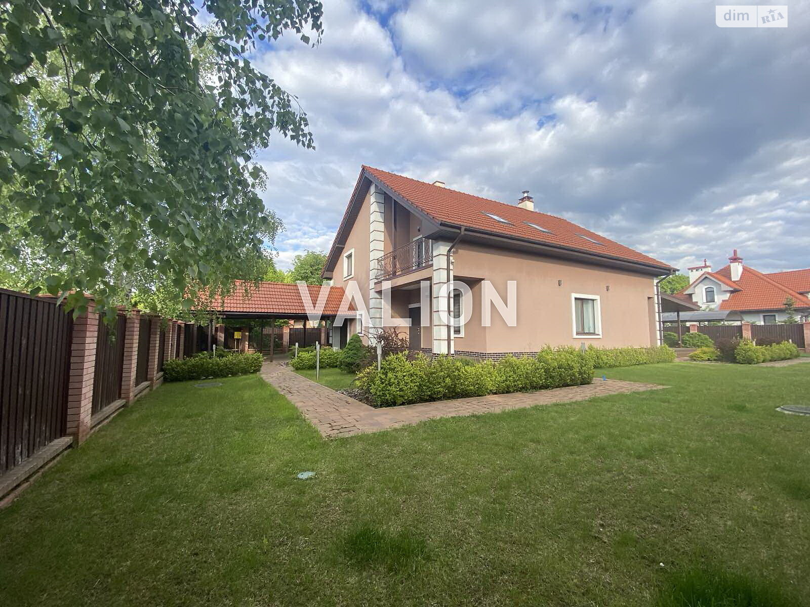 двухэтажный дом с гаражом, 235 кв. м, кирпич. Продажа в Рославичах фото 1 двухэтажный дом с гаражом, 235 кв. м, кирпич. Продажа в Рославичах фото 1