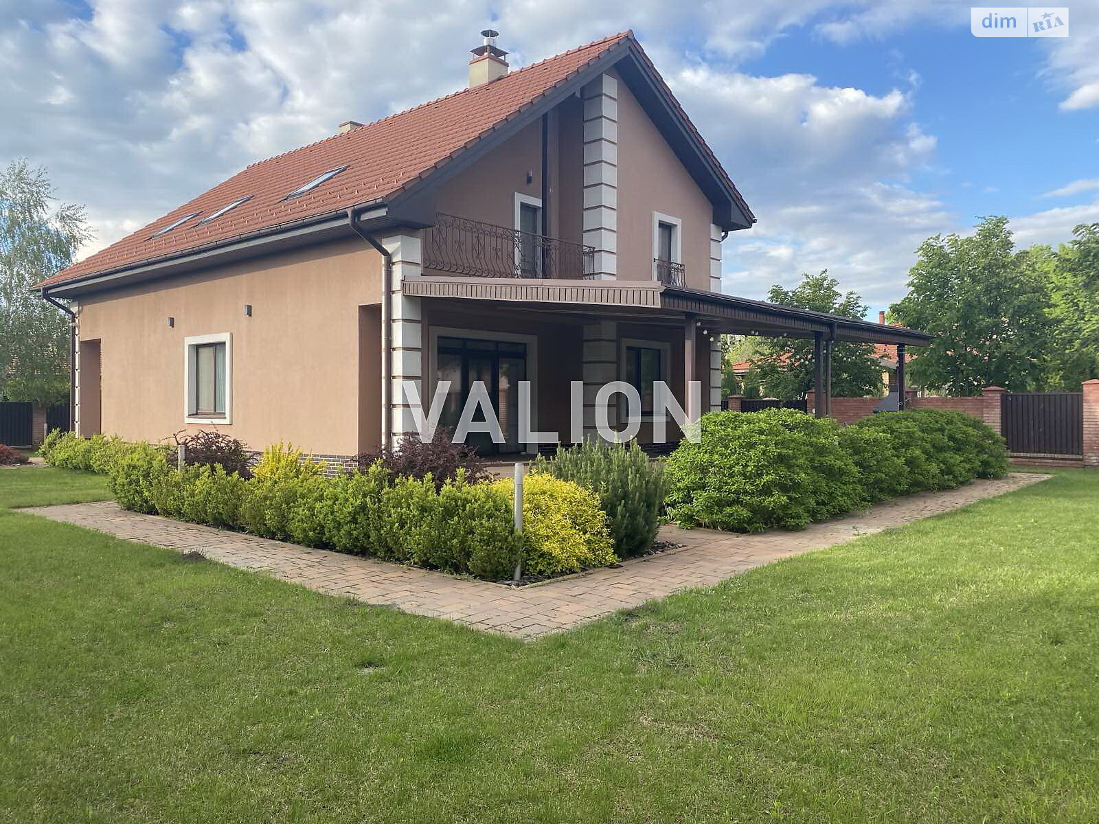 двухэтажный дом с гаражом, 235 кв. м, кирпич. Продажа в Рославичах фото 1 двухэтажный дом с гаражом, 235 кв. м, кирпич. Продажа в Рославичах фото 1