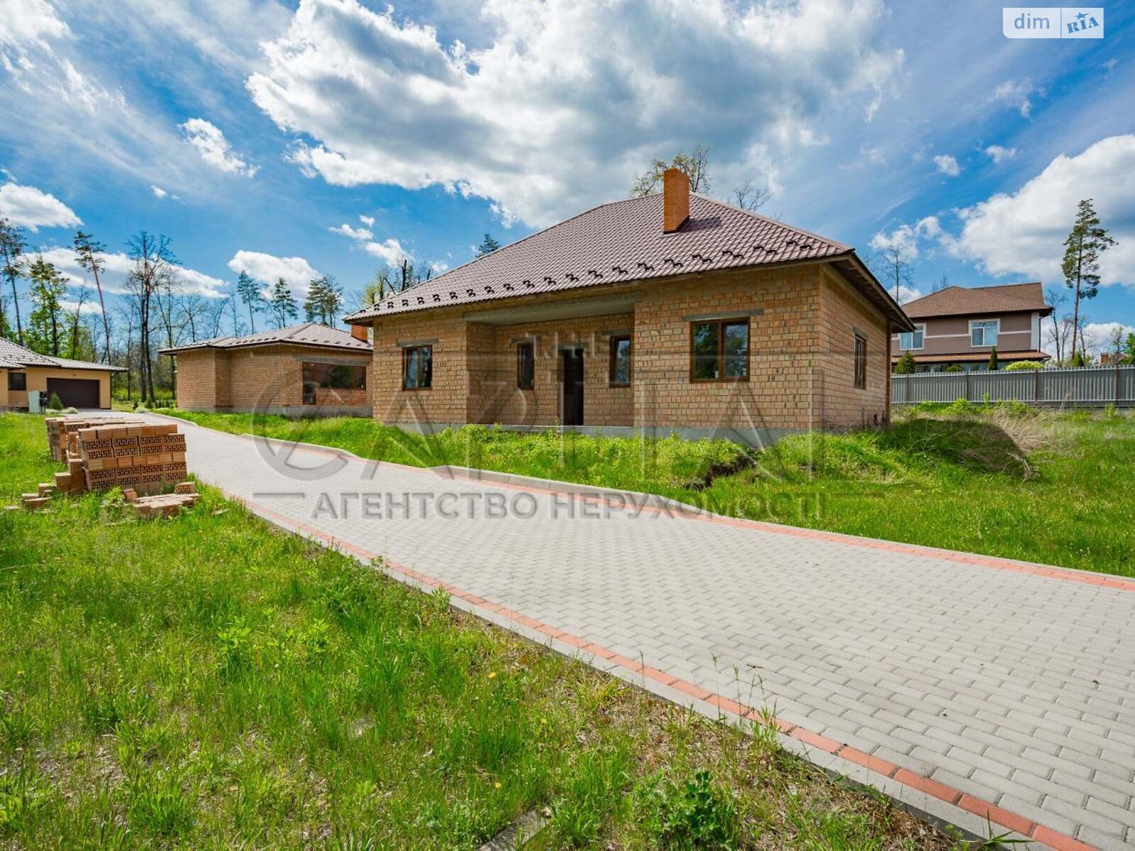 одноэтажный дом, 150 кв. м, кирпич. Продажа в Рославичах фото 1 одноэтажный дом, 150 кв. м, кирпич. Продажа в Рославичах фото 1