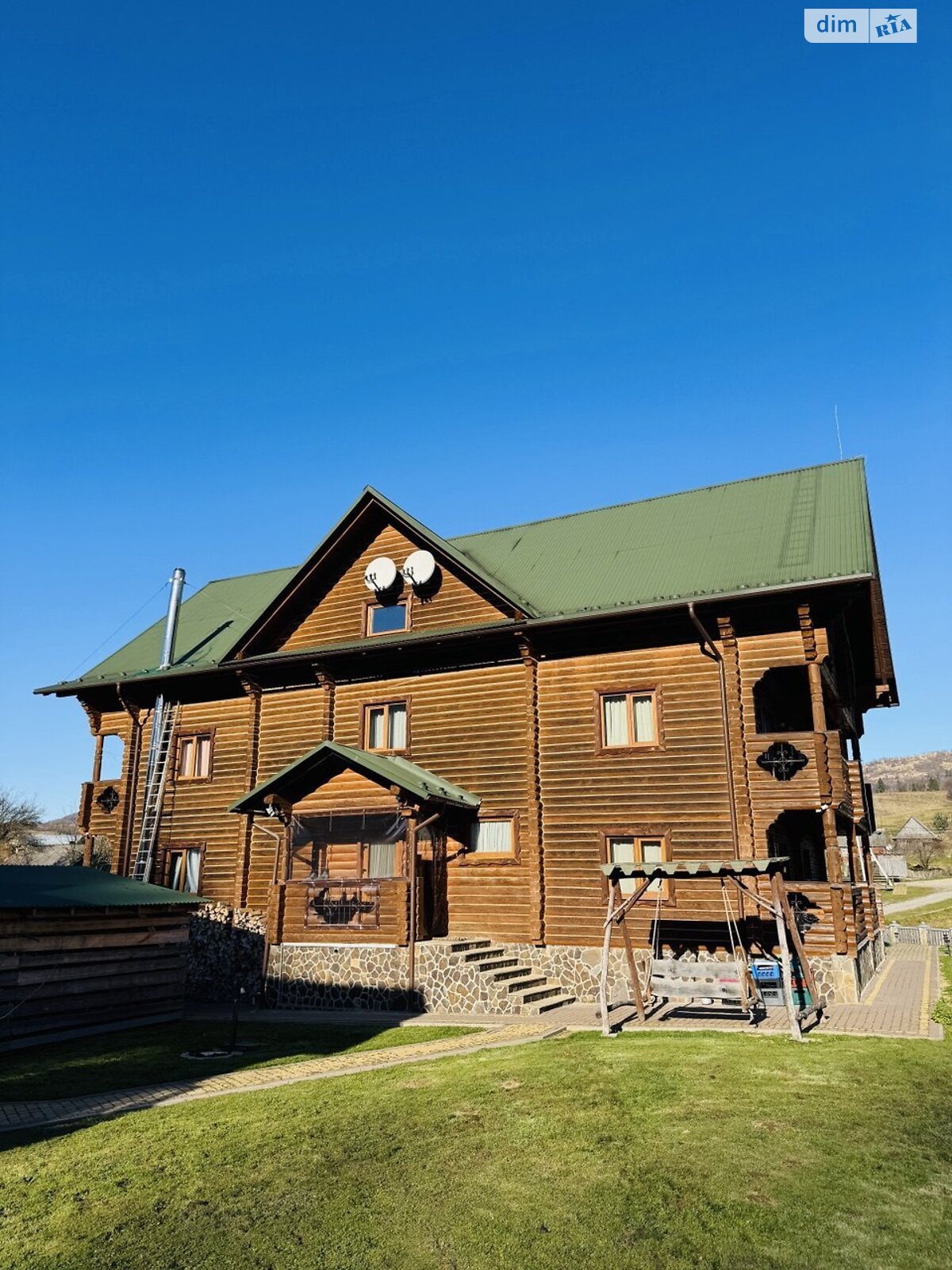 трехэтажный дом с гаражом, 486 кв. м, сруб. Продажа в Росохаче фото 1