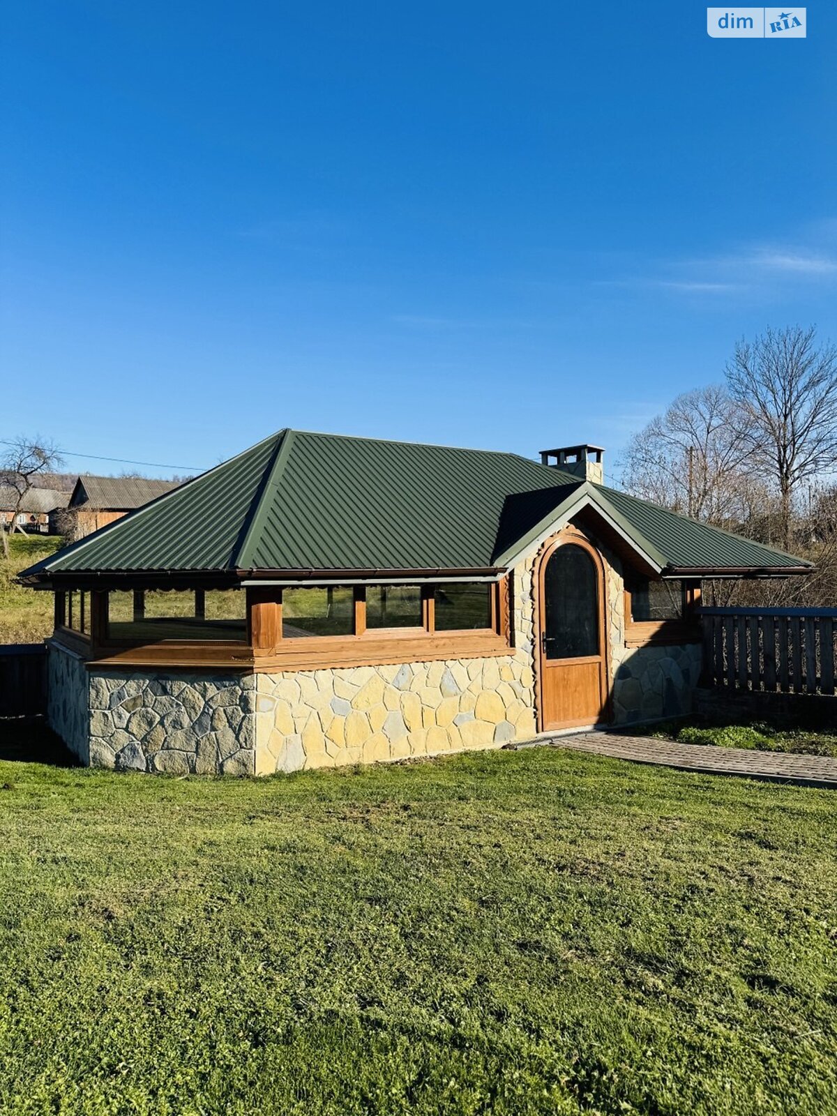 трехэтажный дом с гаражом, 486 кв. м, сруб. Продажа в Росохаче фото 1