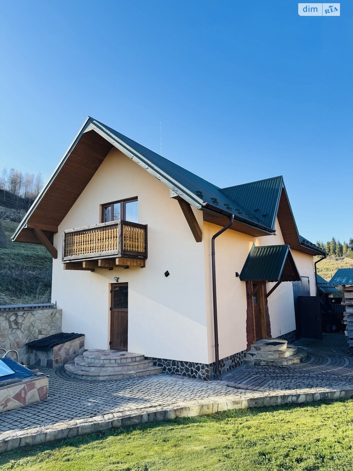 трехэтажный дом с гаражом, 486 кв. м, сруб. Продажа в Росохаче фото 1