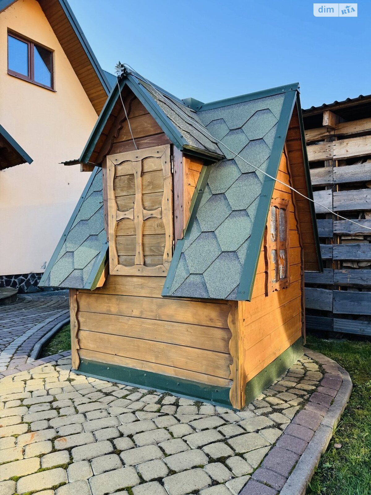 трехэтажный дом с гаражом, 486 кв. м, сруб. Продажа в Росохаче фото 1