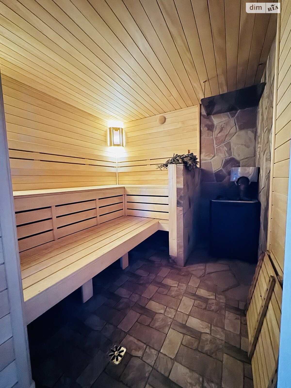 трехэтажный дом с гаражом, 486 кв. м, сруб. Продажа в Росохаче фото 1