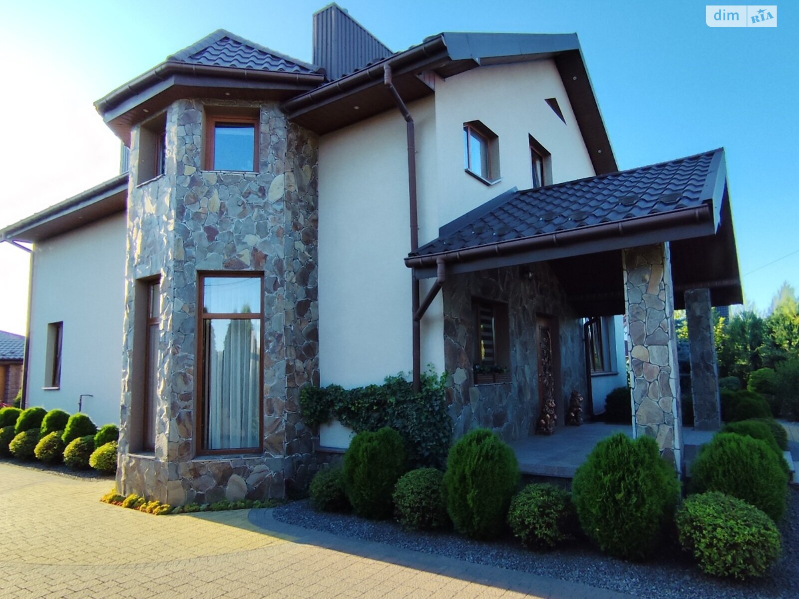 двухэтажный дом с балконом, 220.5 кв. м, кирпич. Продажа в Рованцах фото 1