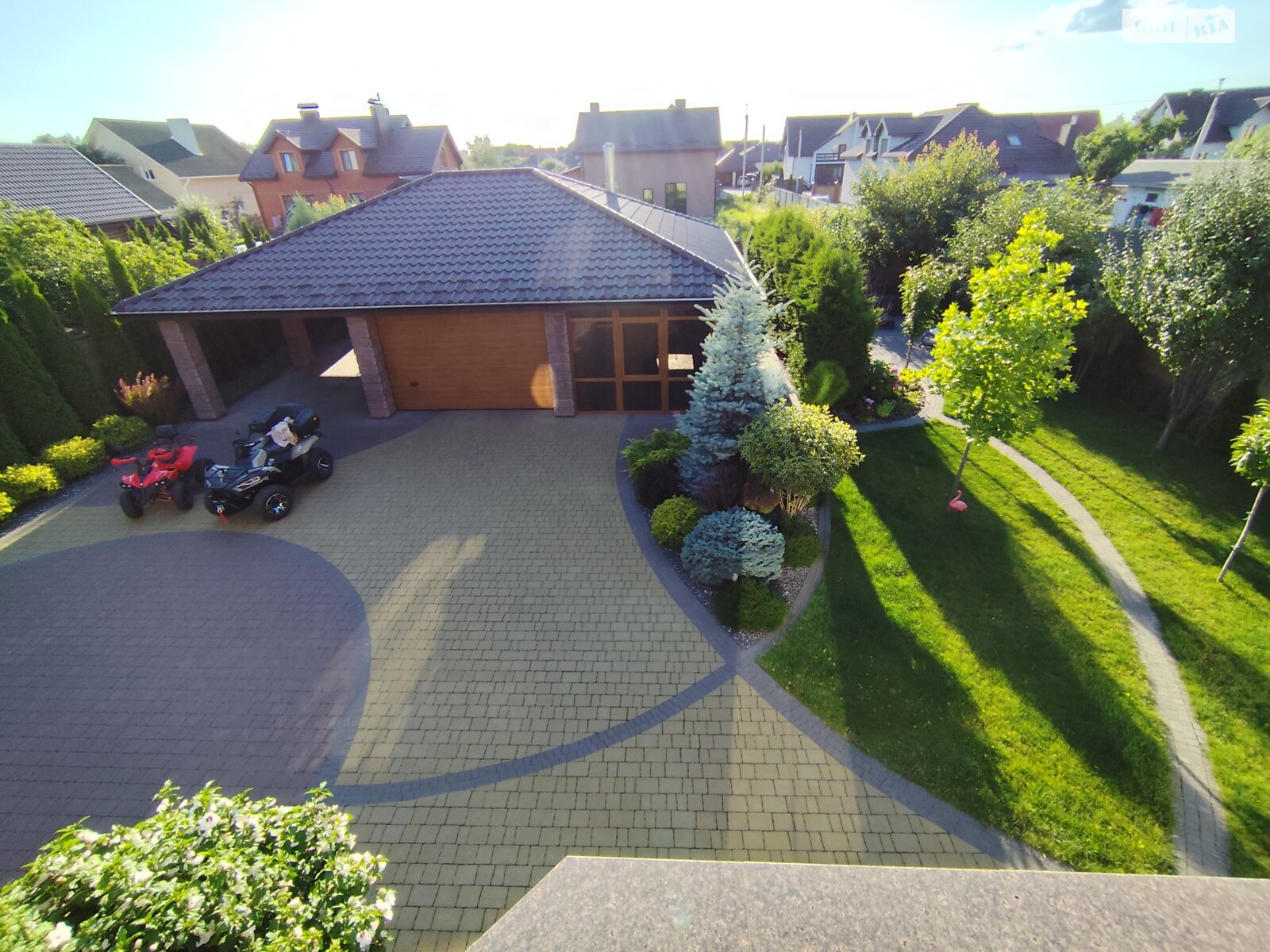 двухэтажный дом с балконом, 220.5 кв. м, кирпич. Продажа в Рованцах фото 1