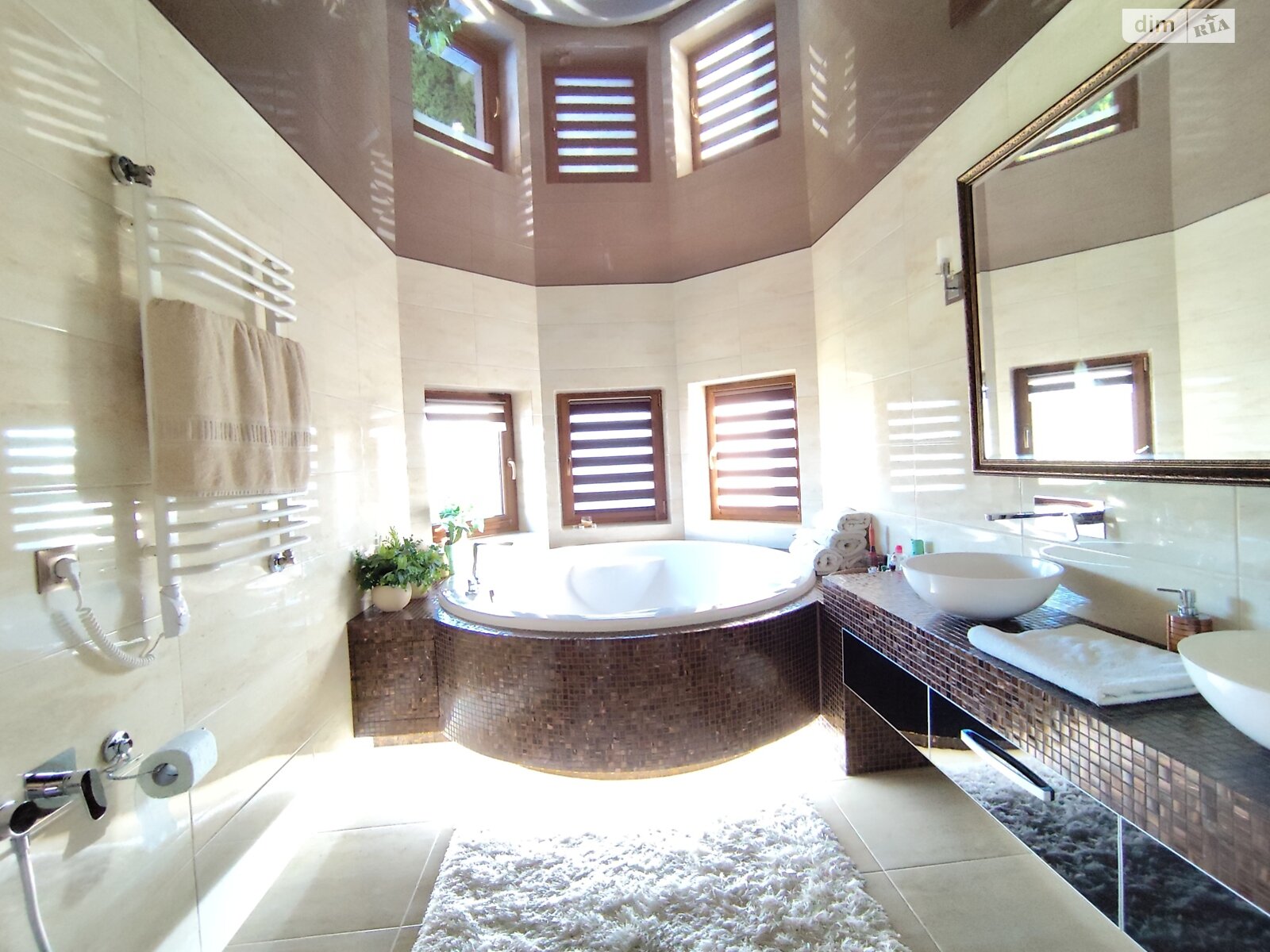 двухэтажный дом с балконом, 220.5 кв. м, кирпич. Продажа в Рованцах фото 1