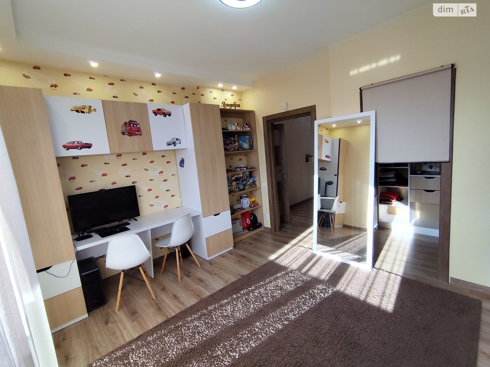 двухэтажный дом с балконом, 220.5 кв. м, кирпич. Продажа в Рованцах фото 1