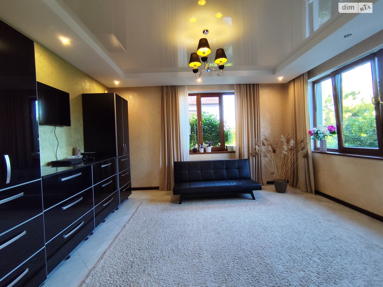 двухэтажный дом с балконом, 220.5 кв. м, кирпич. Продажа в Рованцах фото 1