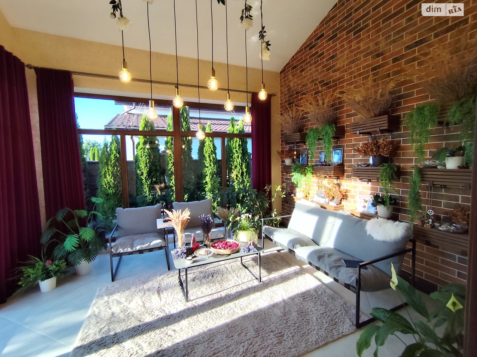 двухэтажный дом с балконом, 220.5 кв. м, кирпич. Продажа в Рованцах фото 1