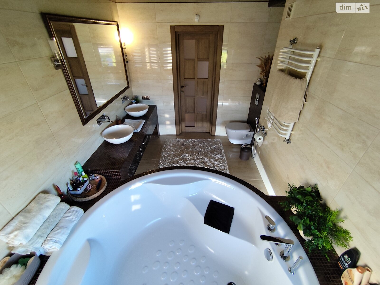 двухэтажный дом с балконом, 220.5 кв. м, кирпич. Продажа в Рованцах фото 1