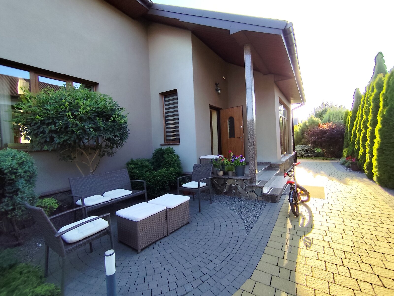 двухэтажный дом с балконом, 220.5 кв. м, кирпич. Продажа в Рованцах фото 1