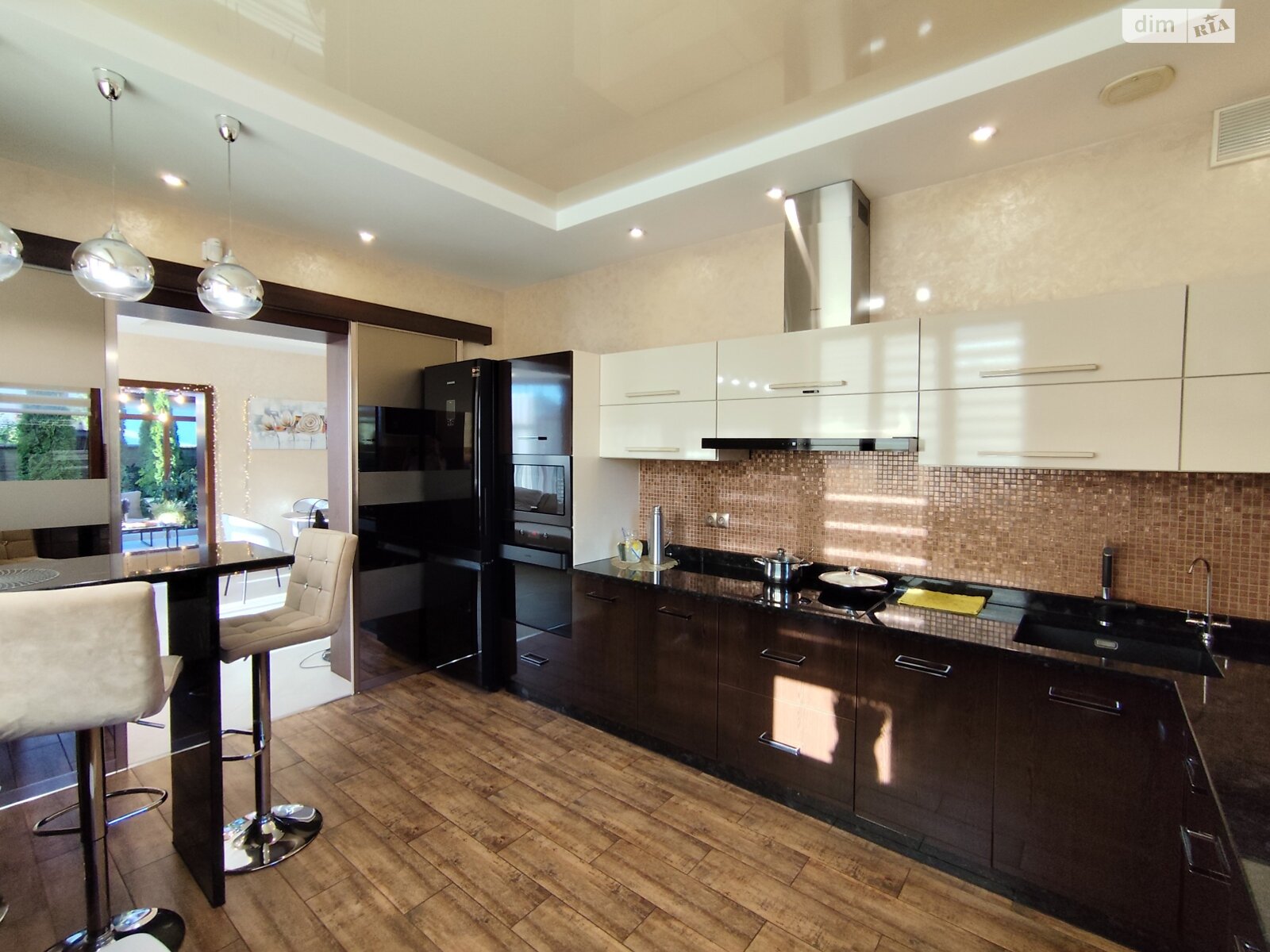 двухэтажный дом с балконом, 220.5 кв. м, кирпич. Продажа в Рованцах фото 1