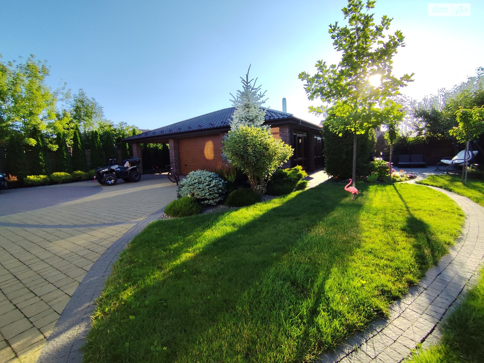 двухэтажный дом с балконом, 220.5 кв. м, кирпич. Продажа в Рованцах фото 1