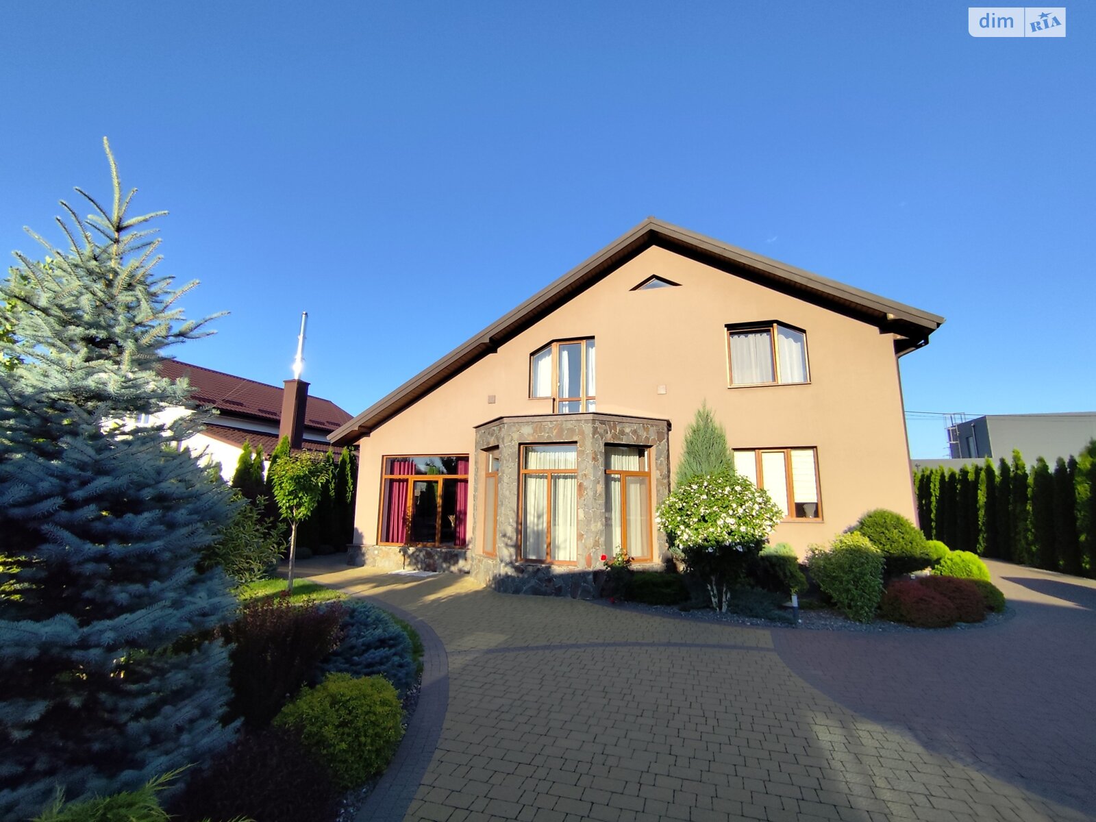 двухэтажный дом с балконом, 220.5 кв. м, кирпич. Продажа в Рованцах фото 1