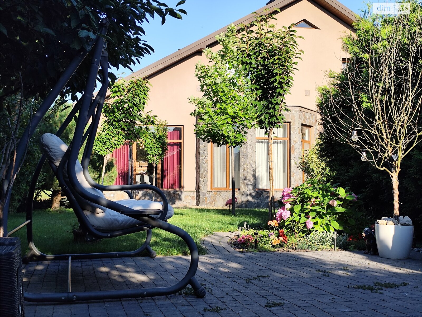 двухэтажный дом с балконом, 220.5 кв. м, кирпич. Продажа в Рованцах фото 1