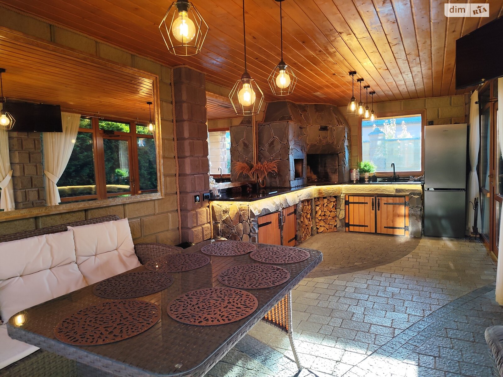 двухэтажный дом с балконом, 220.5 кв. м, кирпич. Продажа в Рованцах фото 1