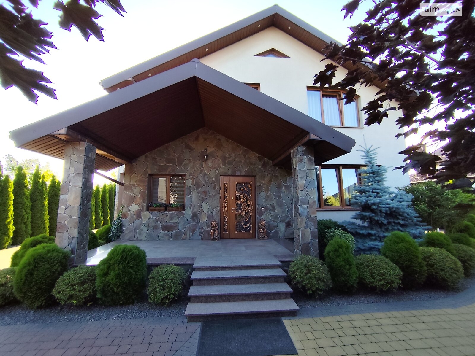 двухэтажный дом с балконом, 220.5 кв. м, кирпич. Продажа в Рованцах фото 1