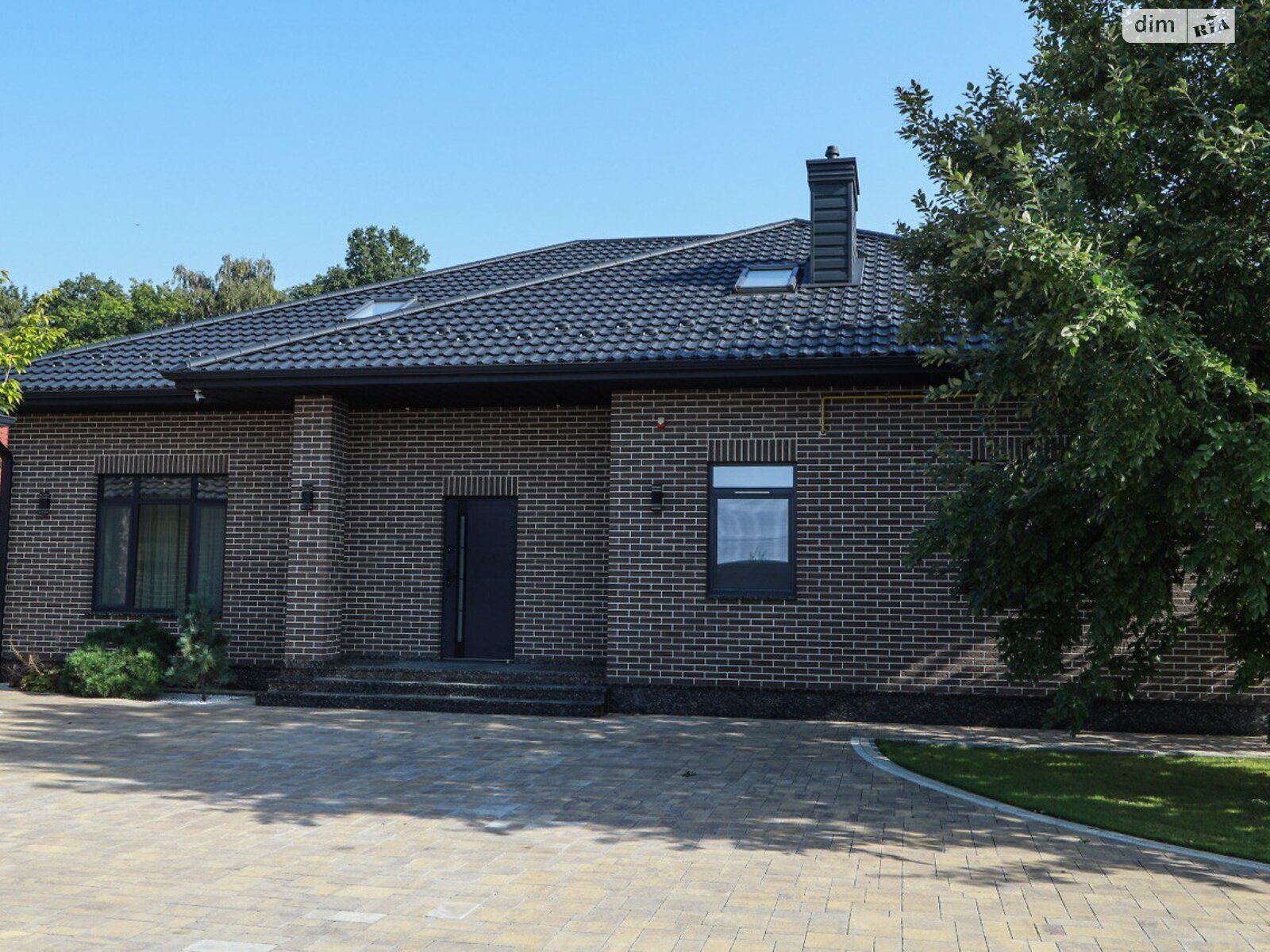 двоповерховий будинок з гаражем, 360 кв. м, цегла. Продаж у Рованцях фото 1 двоповерховий будинок з гаражем, 360 кв. м, цегла. Продаж у Рованцях фото 1