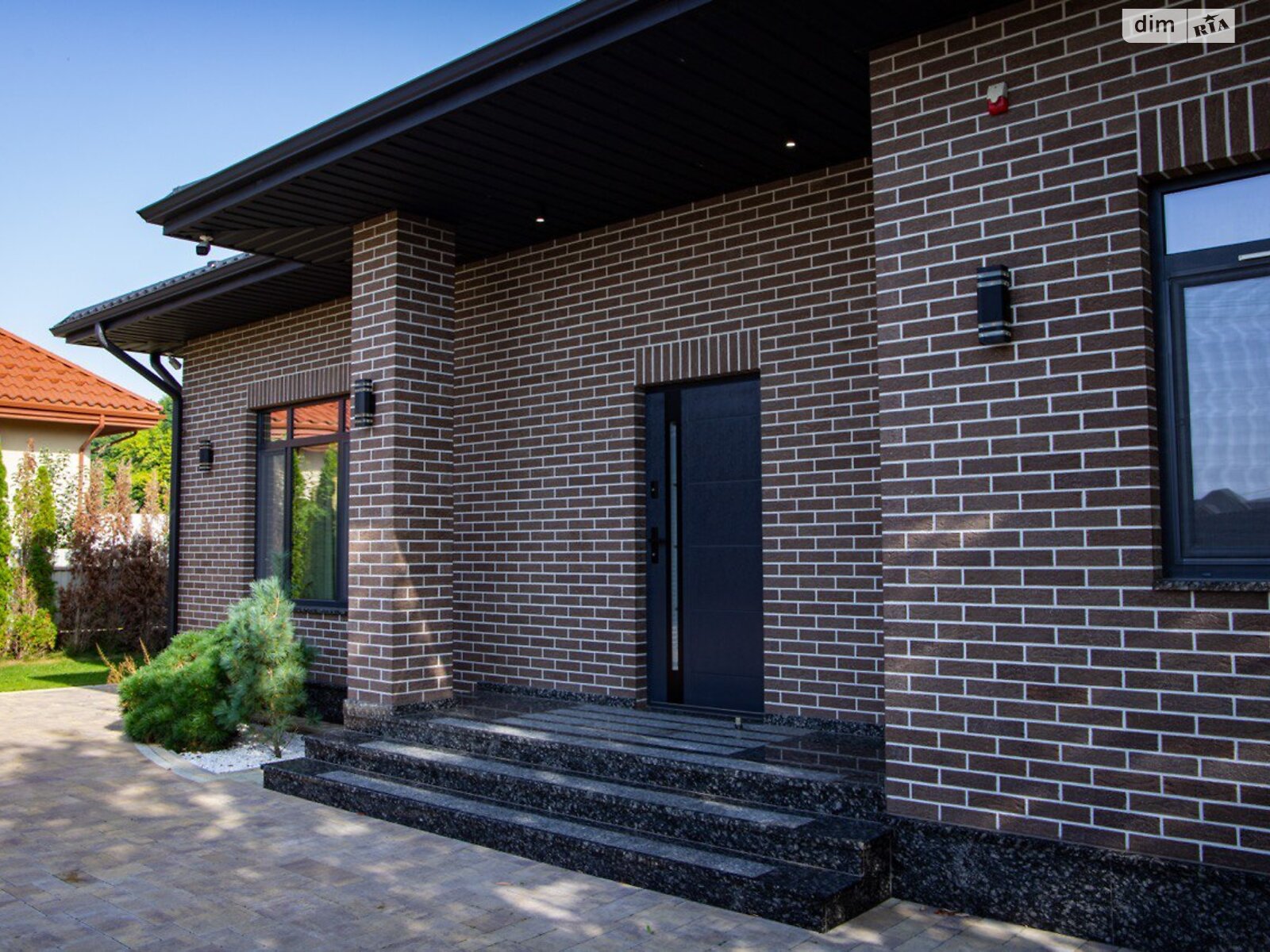 двоповерховий будинок з гаражем, 360 кв. м, цегла. Продаж у Рованцях фото 1 двоповерховий будинок з гаражем, 360 кв. м, цегла. Продаж у Рованцях фото 1