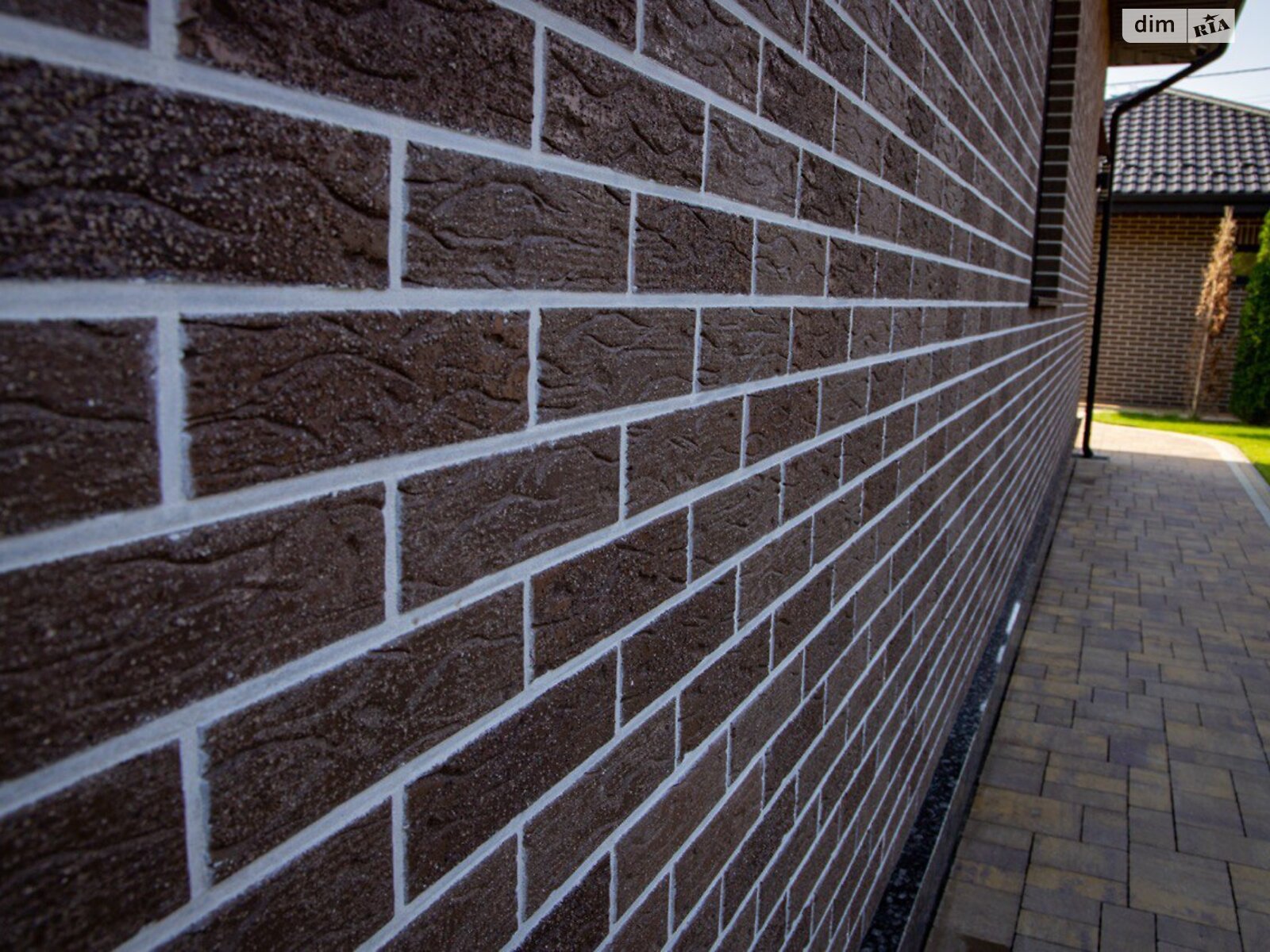 двоповерховий будинок з гаражем, 360 кв. м, цегла. Продаж у Рованцях фото 1 двоповерховий будинок з гаражем, 360 кв. м, цегла. Продаж у Рованцях фото 1