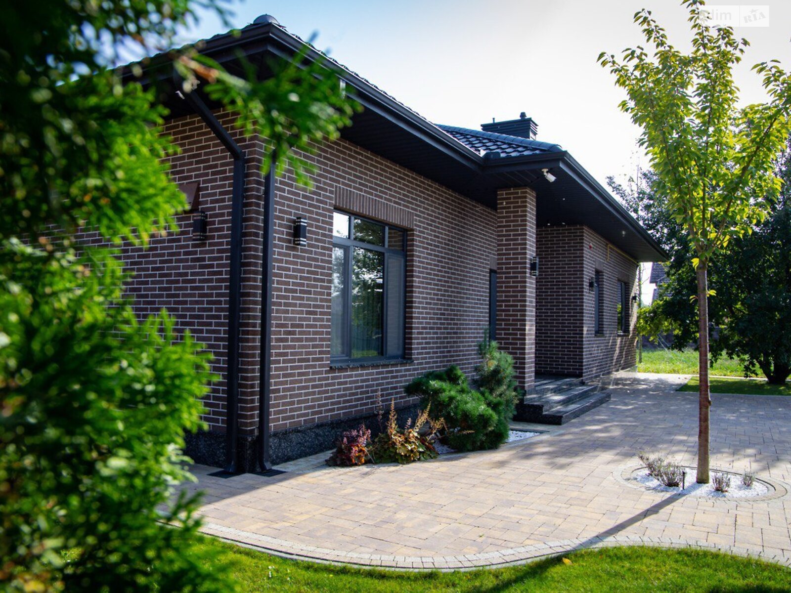 двоповерховий будинок з гаражем, 360 кв. м, цегла. Продаж у Рованцях фото 1 двоповерховий будинок з гаражем, 360 кв. м, цегла. Продаж у Рованцях фото 1