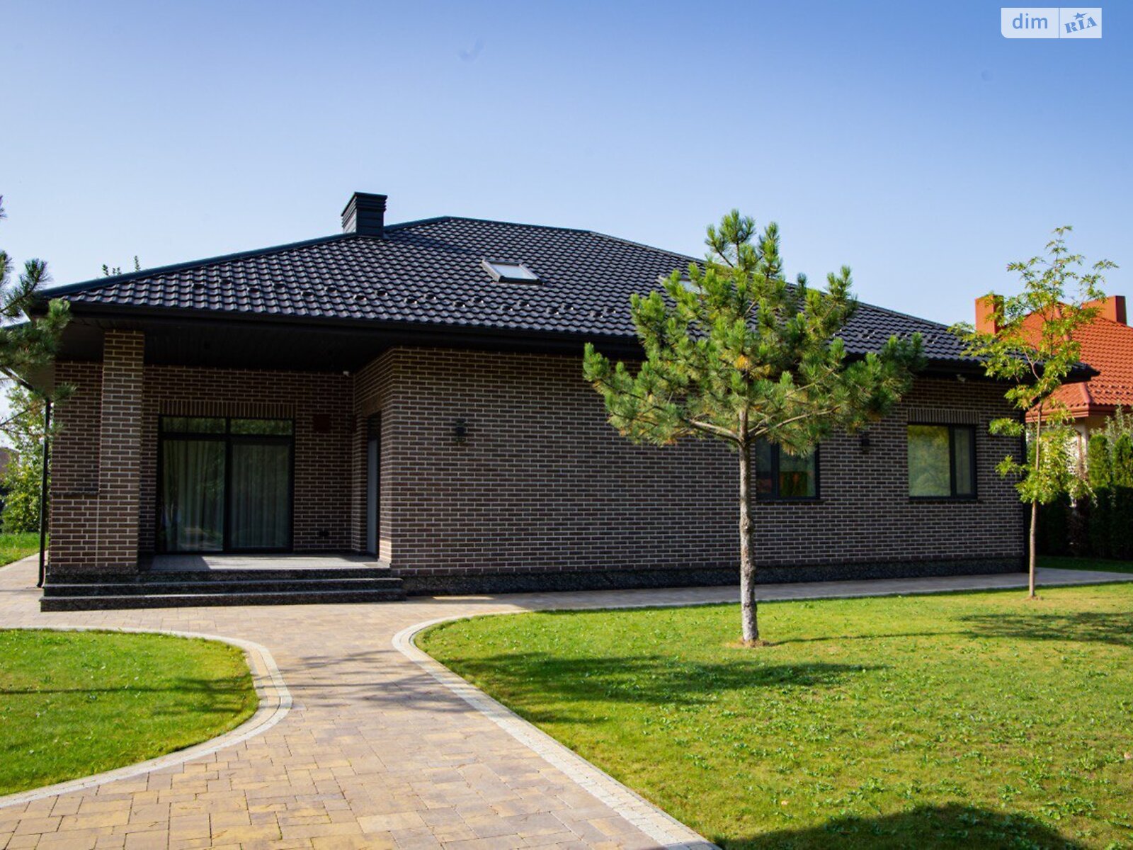 двоповерховий будинок з гаражем, 360 кв. м, цегла. Продаж у Рованцях фото 1 двоповерховий будинок з гаражем, 360 кв. м, цегла. Продаж у Рованцях фото 1