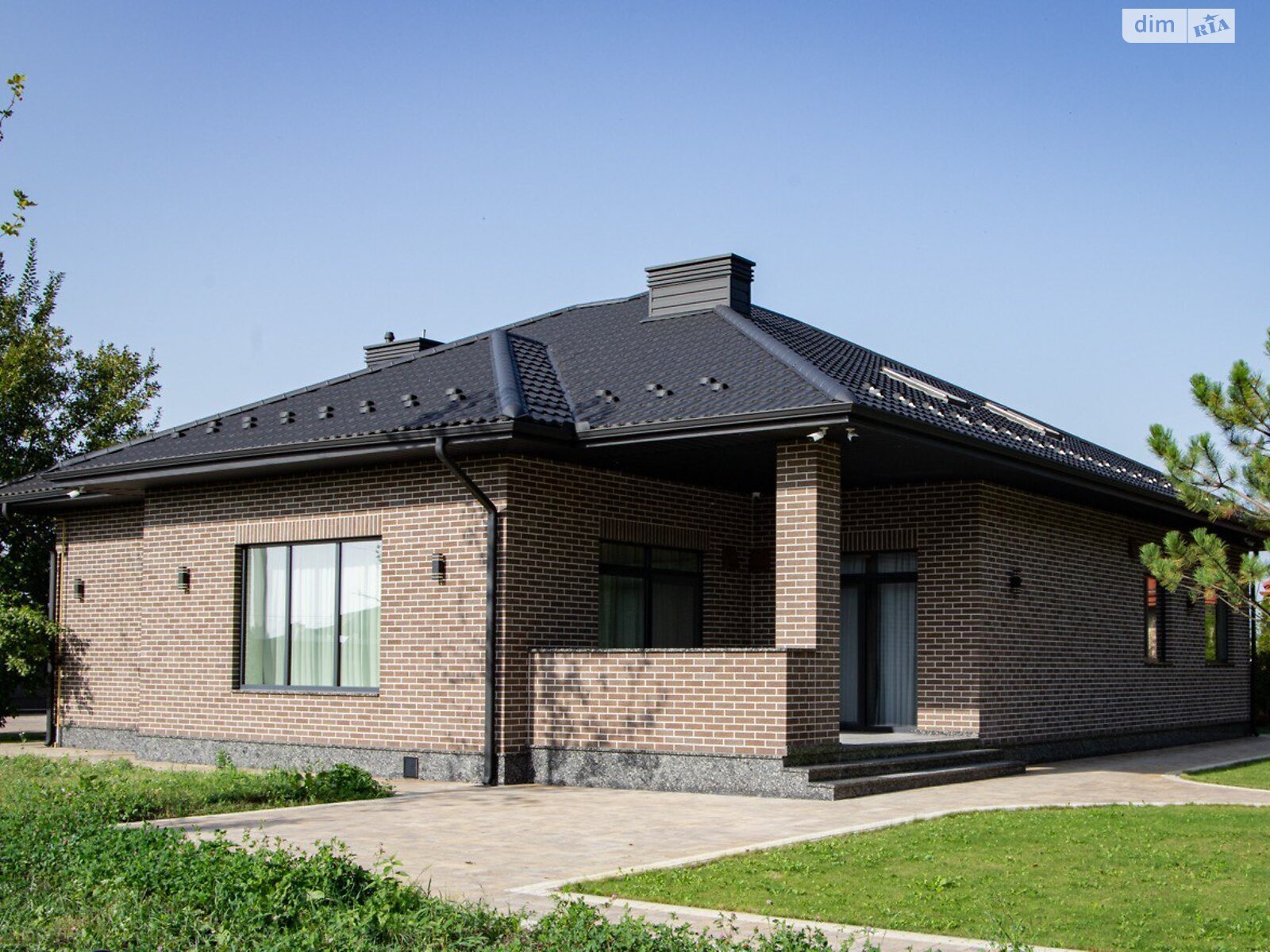 двоповерховий будинок з гаражем, 360 кв. м, цегла. Продаж у Рованцях фото 1 двоповерховий будинок з гаражем, 360 кв. м, цегла. Продаж у Рованцях фото 1