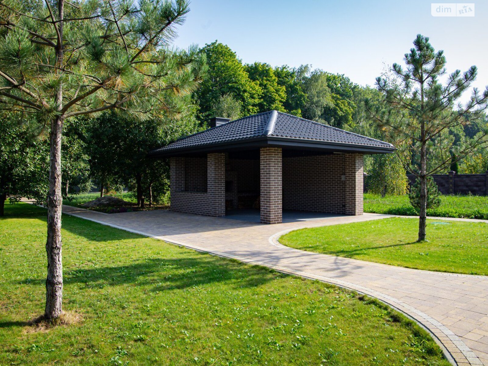 двоповерховий будинок з гаражем, 360 кв. м, цегла. Продаж у Рованцях фото 1 двоповерховий будинок з гаражем, 360 кв. м, цегла. Продаж у Рованцях фото 1