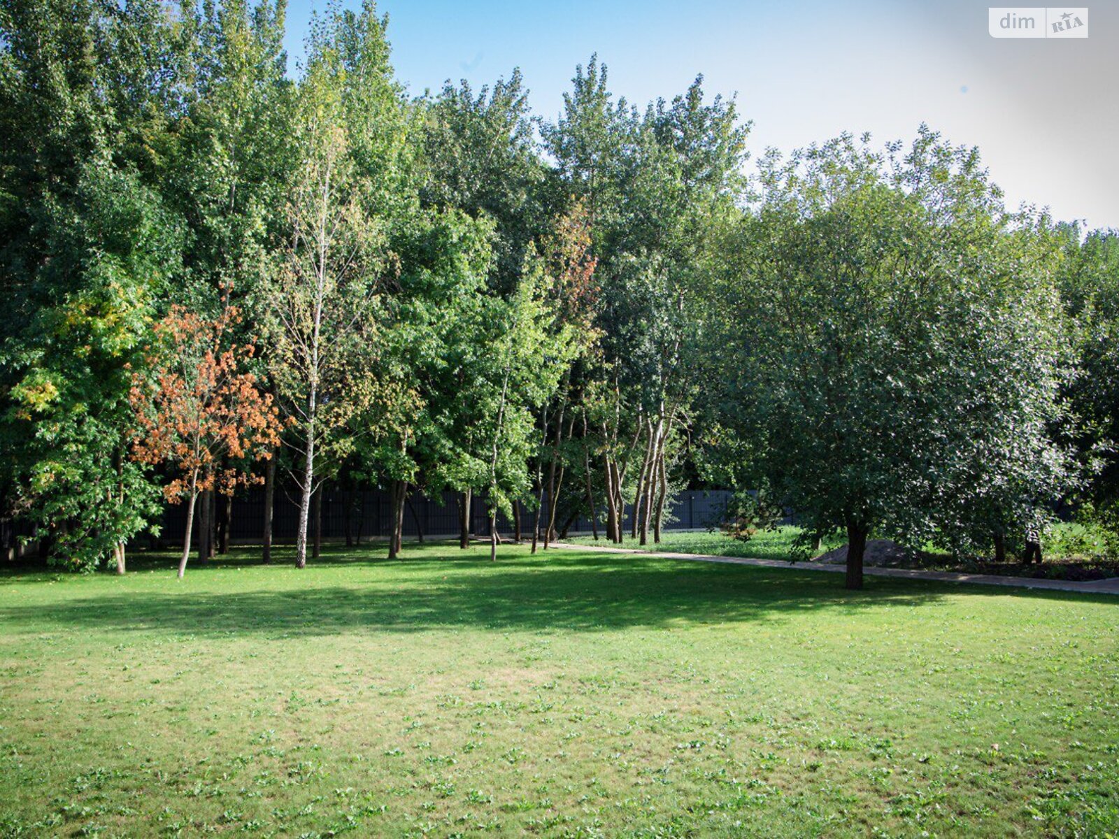 двоповерховий будинок з гаражем, 360 кв. м, цегла. Продаж у Рованцях фото 1 двоповерховий будинок з гаражем, 360 кв. м, цегла. Продаж у Рованцях фото 1