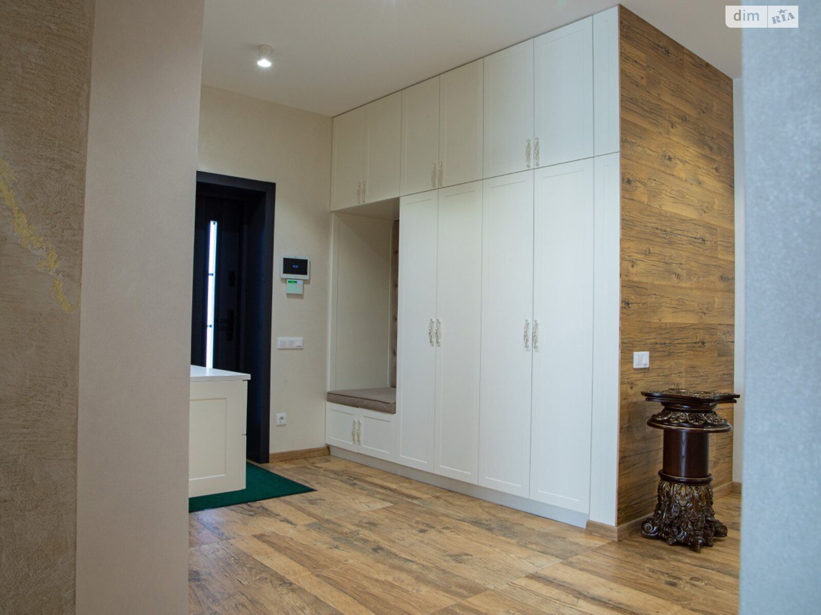 двоповерховий будинок з гаражем, 360 кв. м, цегла. Продаж у Рованцях фото 1 двоповерховий будинок з гаражем, 360 кв. м, цегла. Продаж у Рованцях фото 1