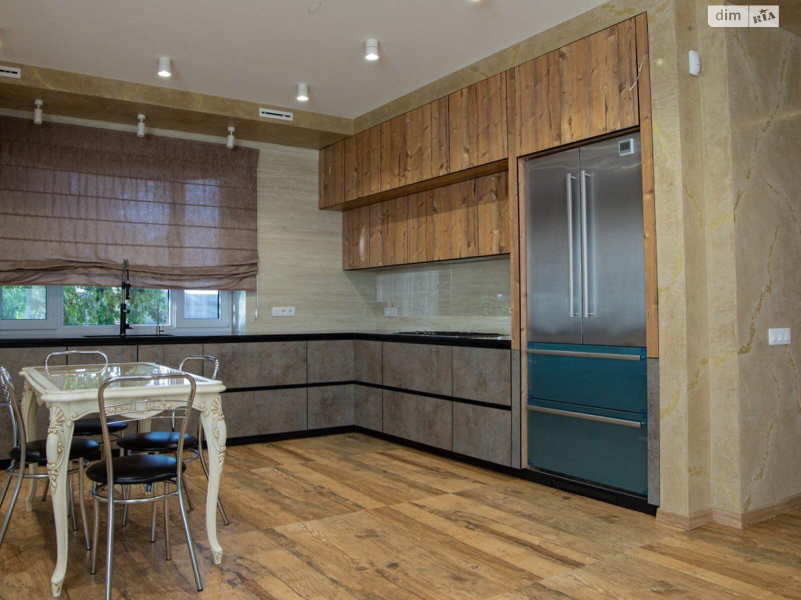 двоповерховий будинок з гаражем, 360 кв. м, цегла. Продаж у Рованцях фото 1 двоповерховий будинок з гаражем, 360 кв. м, цегла. Продаж у Рованцях фото 1