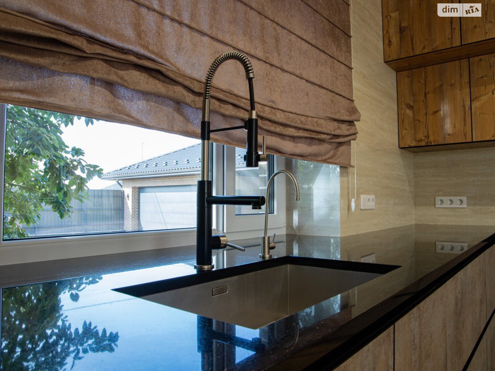 двоповерховий будинок з гаражем, 360 кв. м, цегла. Продаж у Рованцях фото 1 двоповерховий будинок з гаражем, 360 кв. м, цегла. Продаж у Рованцях фото 1