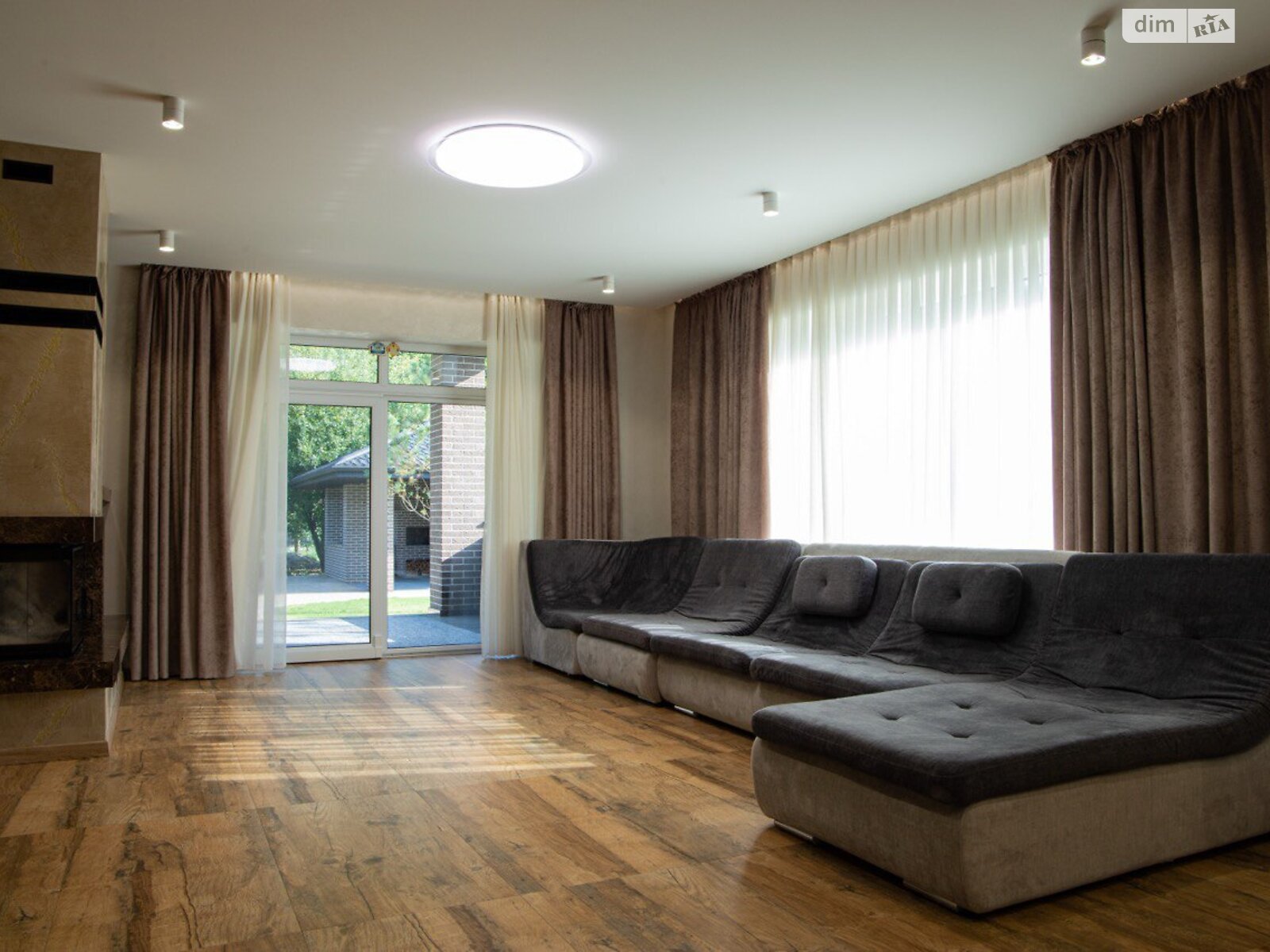 двоповерховий будинок з гаражем, 360 кв. м, цегла. Продаж у Рованцях фото 1 двоповерховий будинок з гаражем, 360 кв. м, цегла. Продаж у Рованцях фото 1