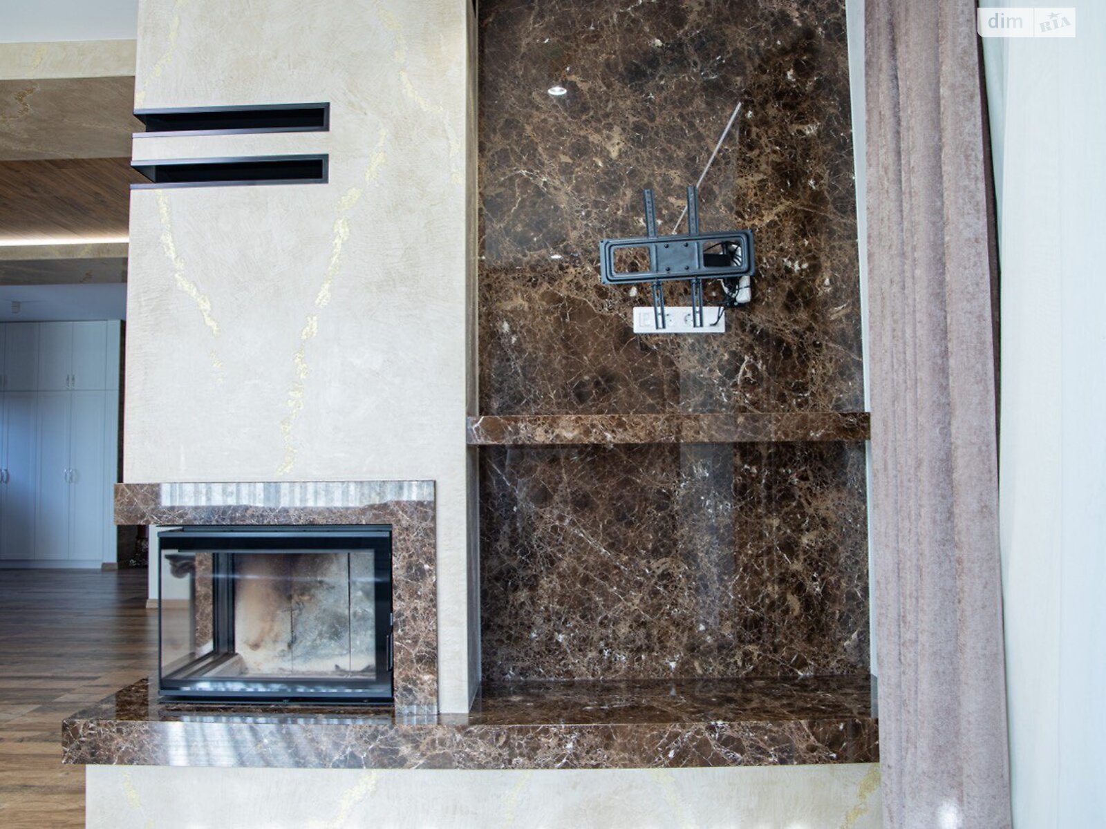 двоповерховий будинок з гаражем, 360 кв. м, цегла. Продаж у Рованцях фото 1 двоповерховий будинок з гаражем, 360 кв. м, цегла. Продаж у Рованцях фото 1