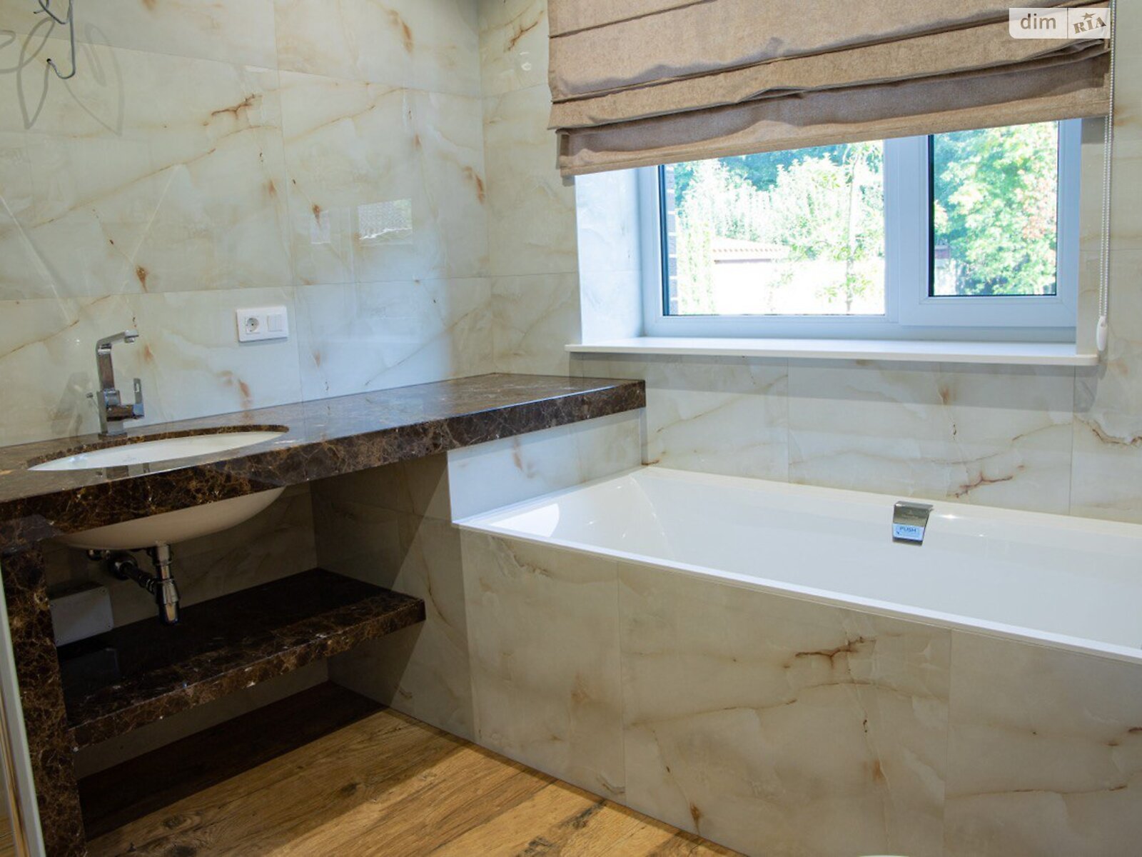 двоповерховий будинок з гаражем, 360 кв. м, цегла. Продаж у Рованцях фото 1 двоповерховий будинок з гаражем, 360 кв. м, цегла. Продаж у Рованцях фото 1