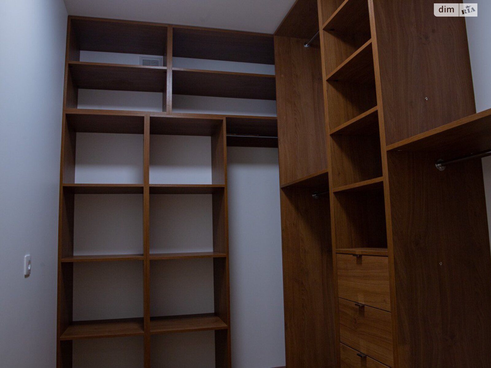 двоповерховий будинок з гаражем, 360 кв. м, цегла. Продаж у Рованцях фото 1 двоповерховий будинок з гаражем, 360 кв. м, цегла. Продаж у Рованцях фото 1