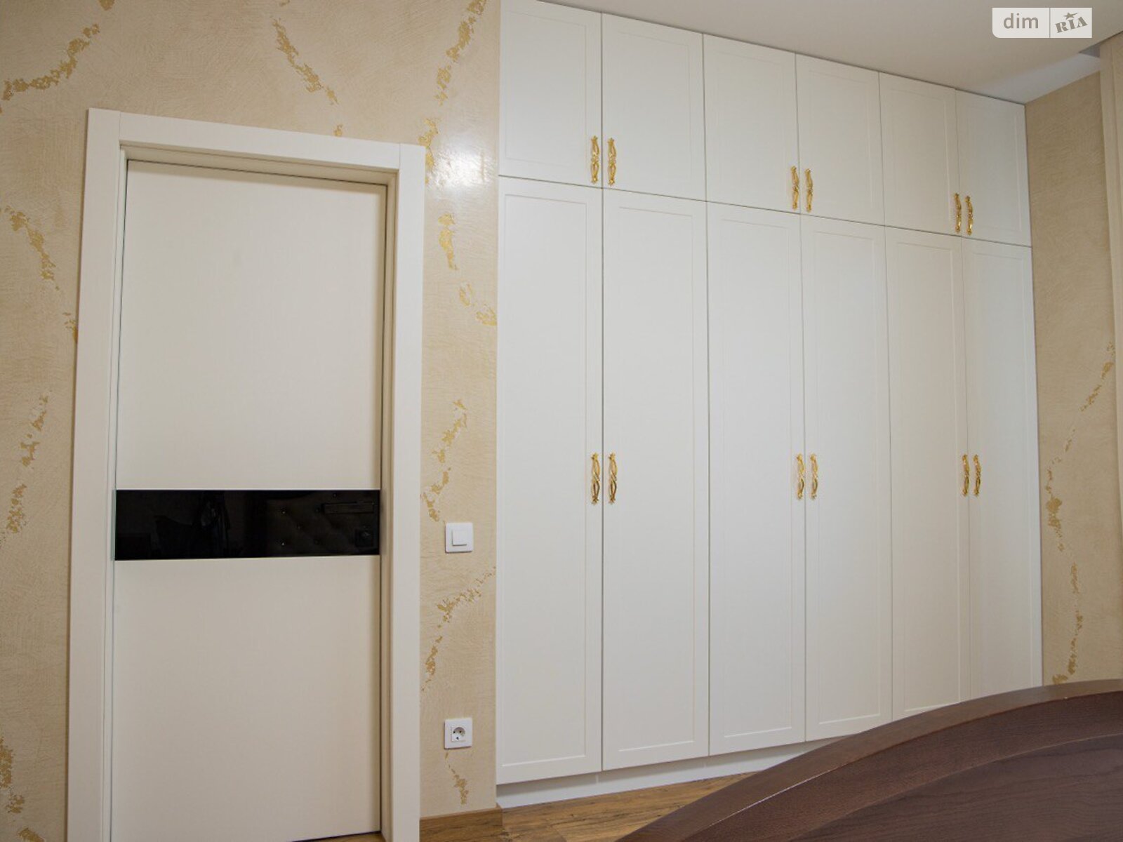 двоповерховий будинок з гаражем, 360 кв. м, цегла. Продаж у Рованцях фото 1 двоповерховий будинок з гаражем, 360 кв. м, цегла. Продаж у Рованцях фото 1